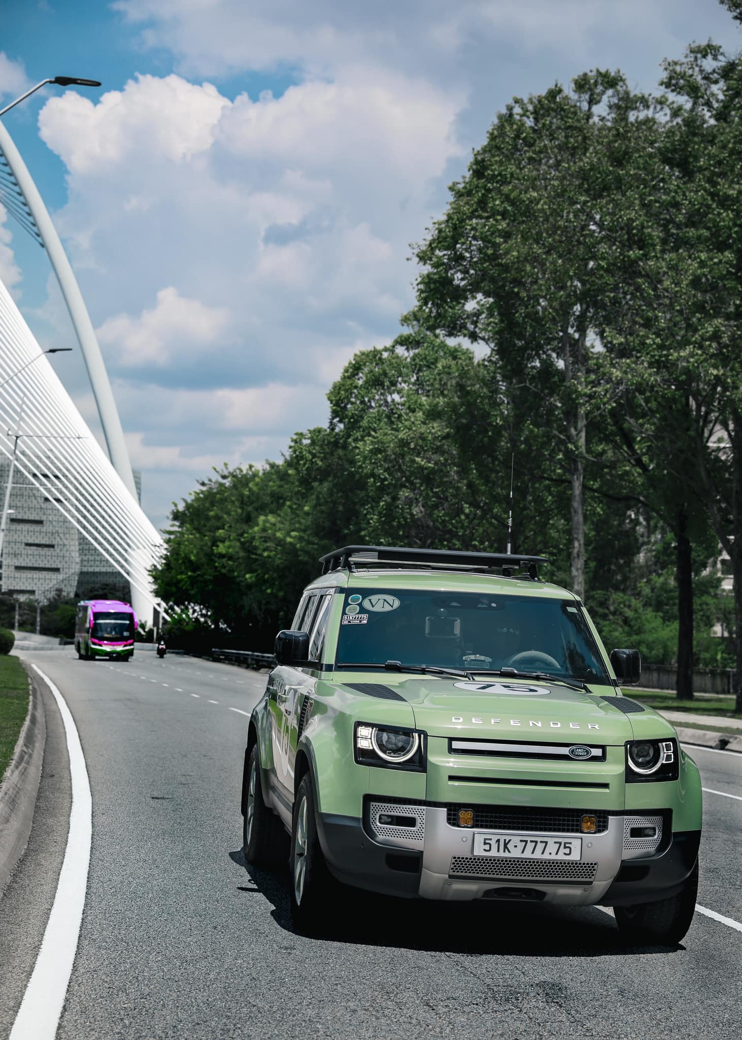 Sau chuyến phượt Trung Quốc, tay chơi Việt đem Land Rover Defender 7 tỷ xuyên Đông Nam Á, chạy qua cả nước tay lái nghịch