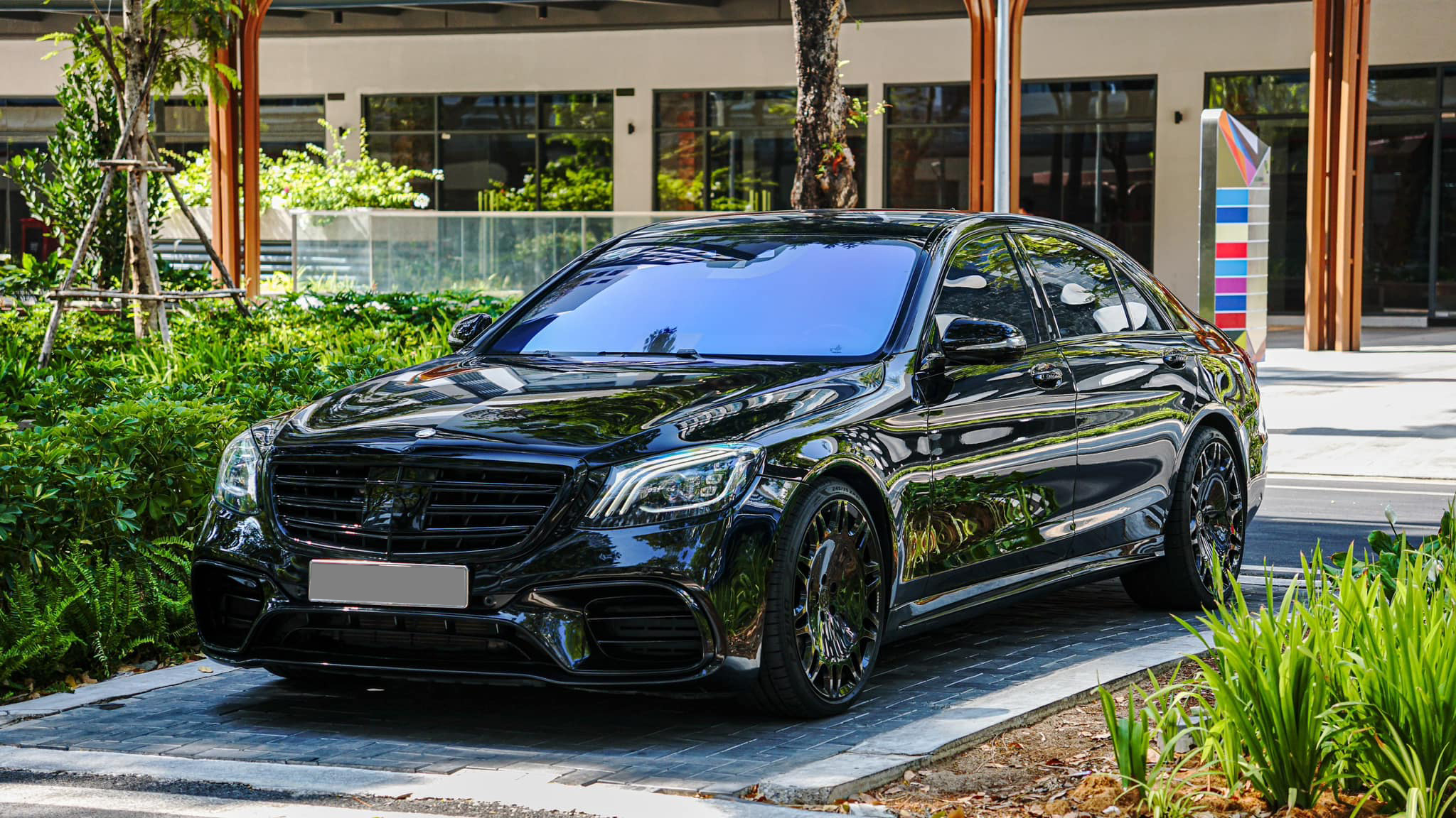 Mercedes-Benz S 500 bán rẻ ngang C-Class mới: Ngoại thất độ 'ngầu', có động cơ V8 - Ảnh 1.