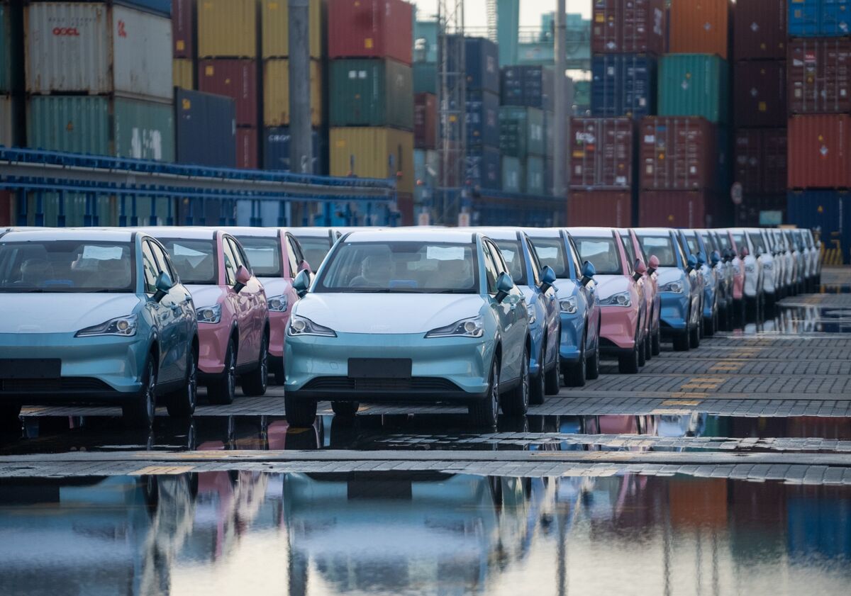 Hình ảnh xe đậu bạt ngàn ở cảng: Điều gì đang xảy ra với ô tô Trung Quốc ở châu Âu?- Ảnh 4.