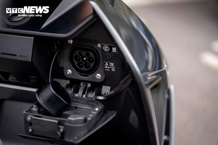 Cận cảnh xe máy điện giá hơn nửa tỷ đồng của BMW - Ảnh 8.