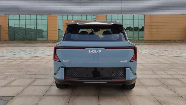 Xe điện hiệu suất cao Kia EV5 GT lộ ảnh trước ngày ra mắt - Ảnh 2.
