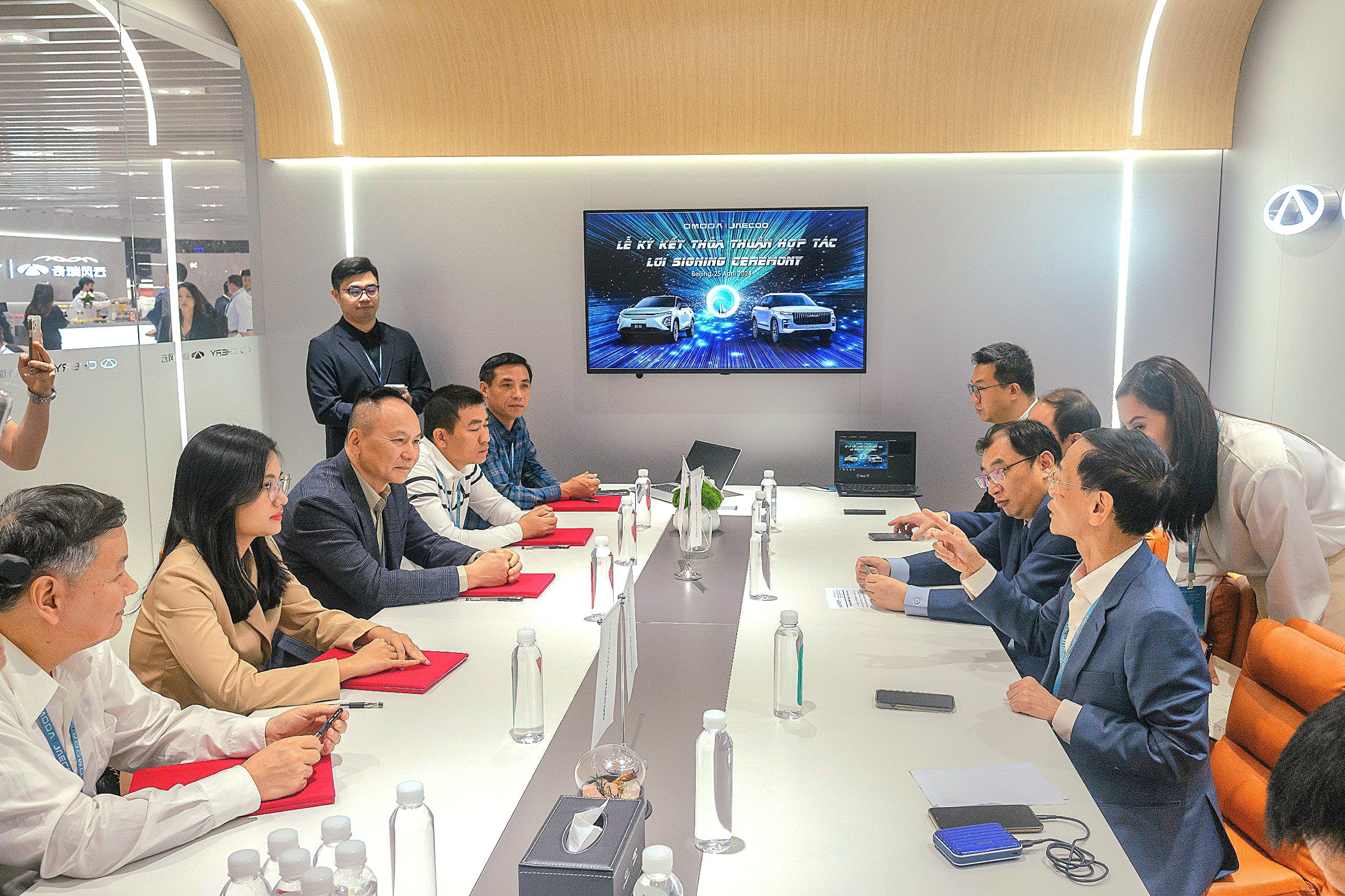 14 đại gia ngành xe Việt Nam ký mở đại lý Omoda, Jaecoo: Bán xe từ quý III, có showroom cùng nhà với Jeep, chấp nhận không lãi năm đầu- Ảnh 2.