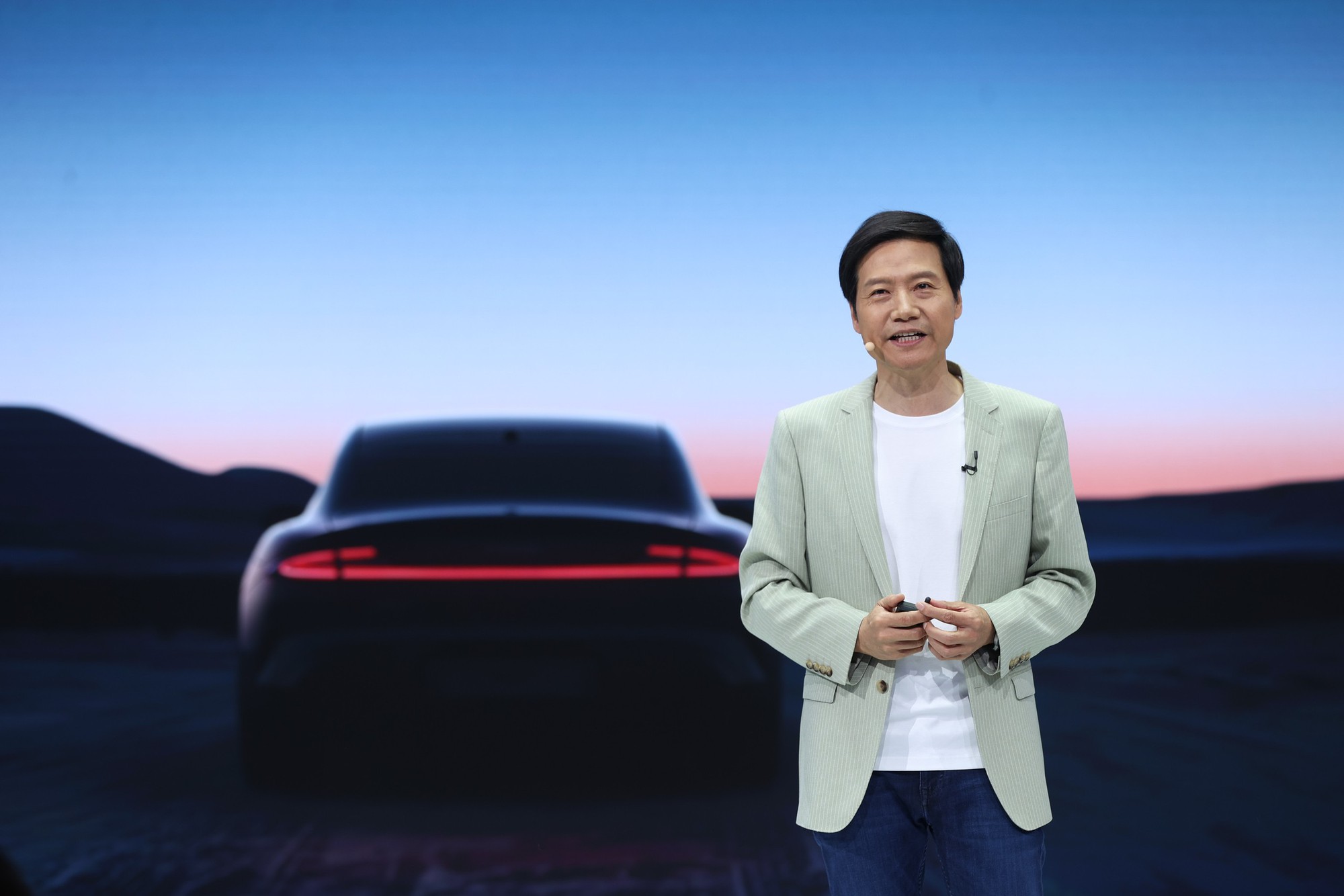 Bị Huawei dùng chiêu trò &quot;cướp khách&quot; xe điện, CEO Xiaomi Lôi Quân xuề xoà: &quot;Xe Trung Quốc cái nào cũng tốt, nếu gấp thì mua loại nào cũng được&quot;- Ảnh 2.