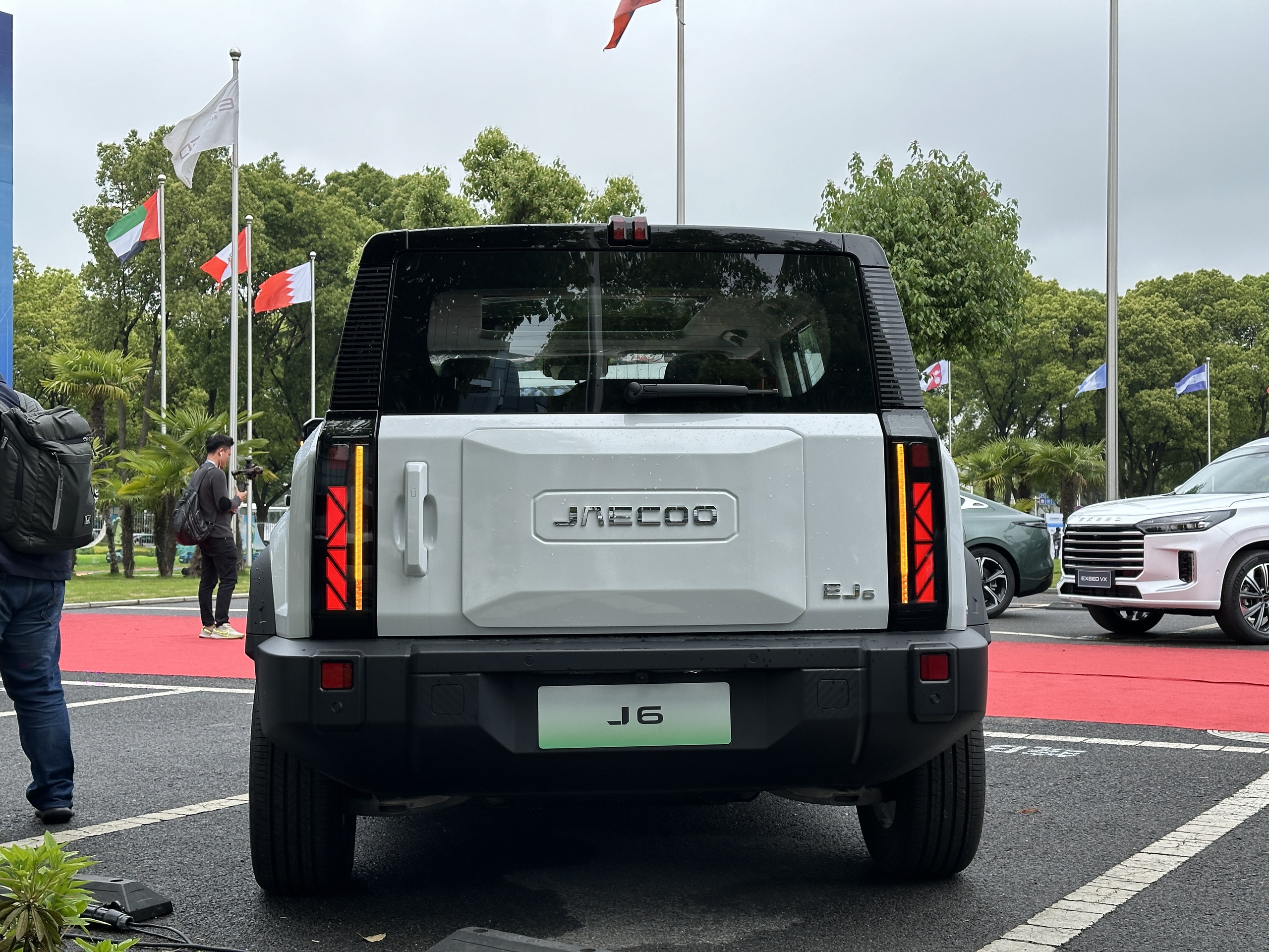 Xem trước Jaecoo J6 sắp bán tại Việt Nam: Trông như Defender thu nhỏ, tích hợp pin mặt trời, chạy hơn 500km/sạc - Ảnh 8. Xem trước Jaecoo J6 sắp bán tại Việt Nam: Trông như Defender thu nhỏ, tích hợp pin mặt trời, chạy hơn 500km/sạc - Ảnh 8.