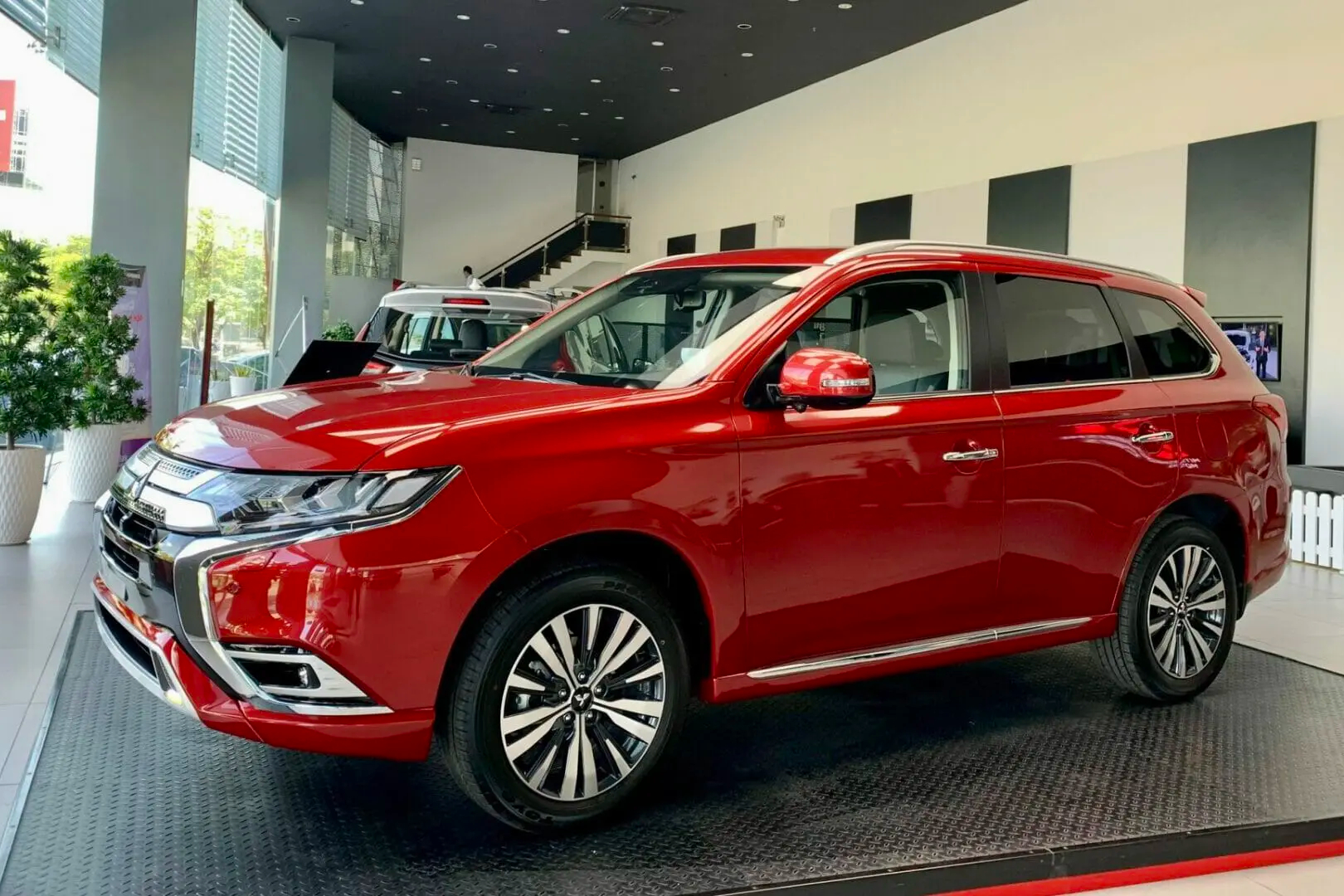 Với khuyến mãi này, mua xe Mitsubishi sẽ tiết kiệm gần 90 triệu phí lăn bánh, đỡ tốn thời gian kiếm phụ kiện - Ảnh 3.