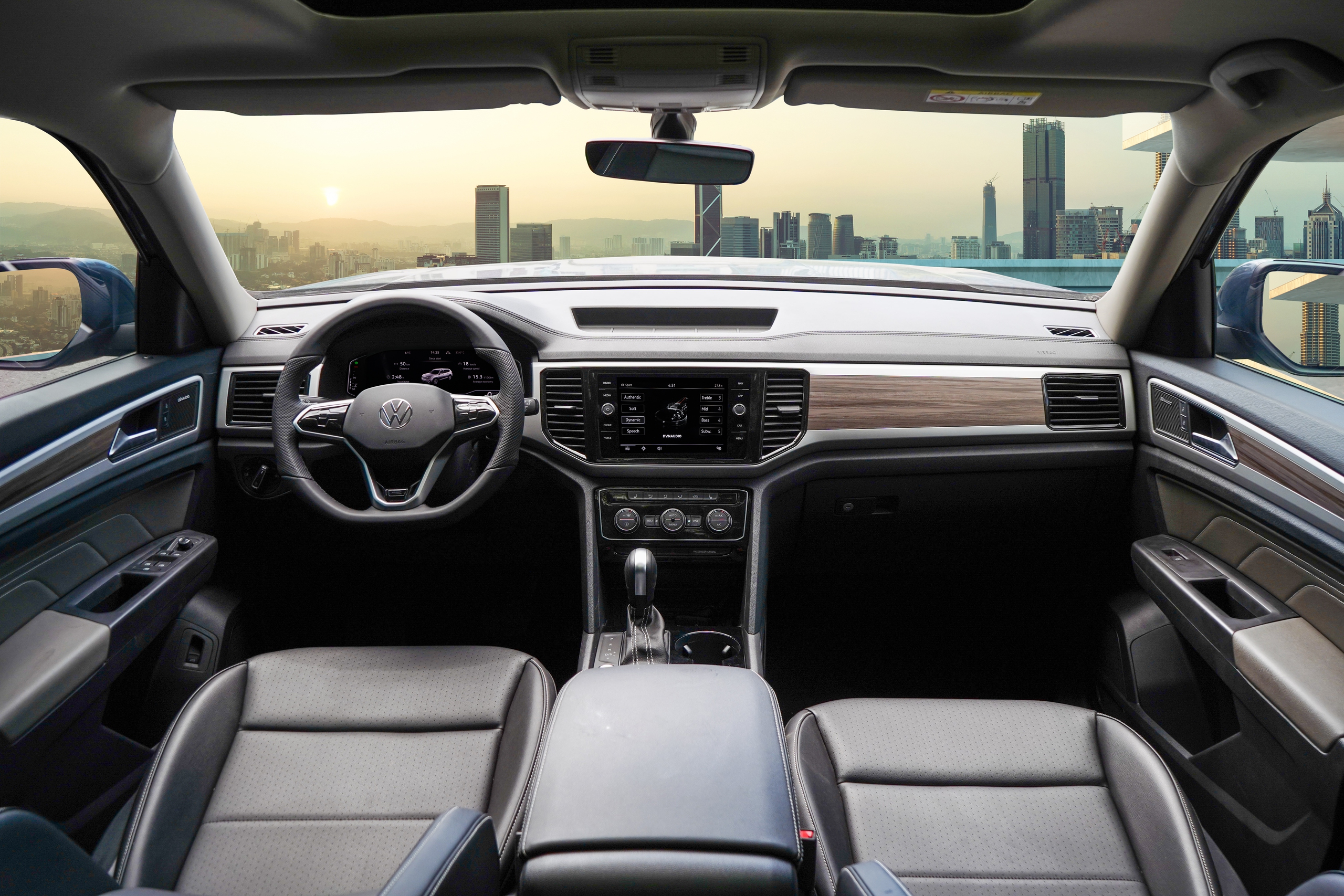 Đắt hơn 140 triệu đồng, mua Volkswagen Teramont bản giới hạn hay Ford Explorer nhiều trang bị an toàn- Ảnh 5.