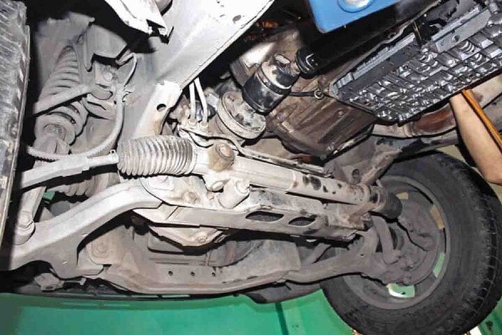 Những hư hỏng thường gặp trên hệ thống lái ô tô - Ảnh 1.
