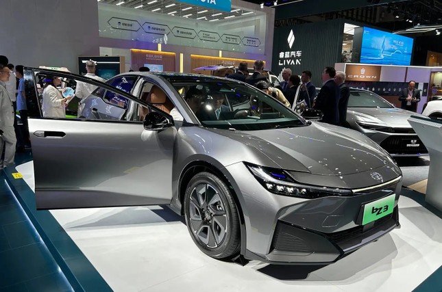 Toyota bắt tay đối thủ của Tesla làm xe hybrid thế hệ mới- Ảnh 2.