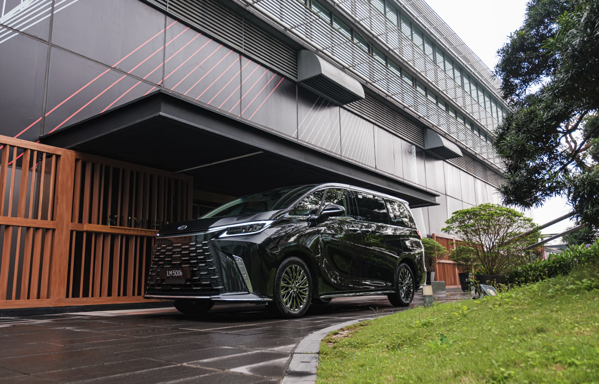 Trải nghiệm ‘khoang hạng nhất di động’ Lexus LM 2024: Khi người Nhật làm MPV hạng sang, đó không chỉ là sự xa xỉ thuần tuý- Ảnh 13.