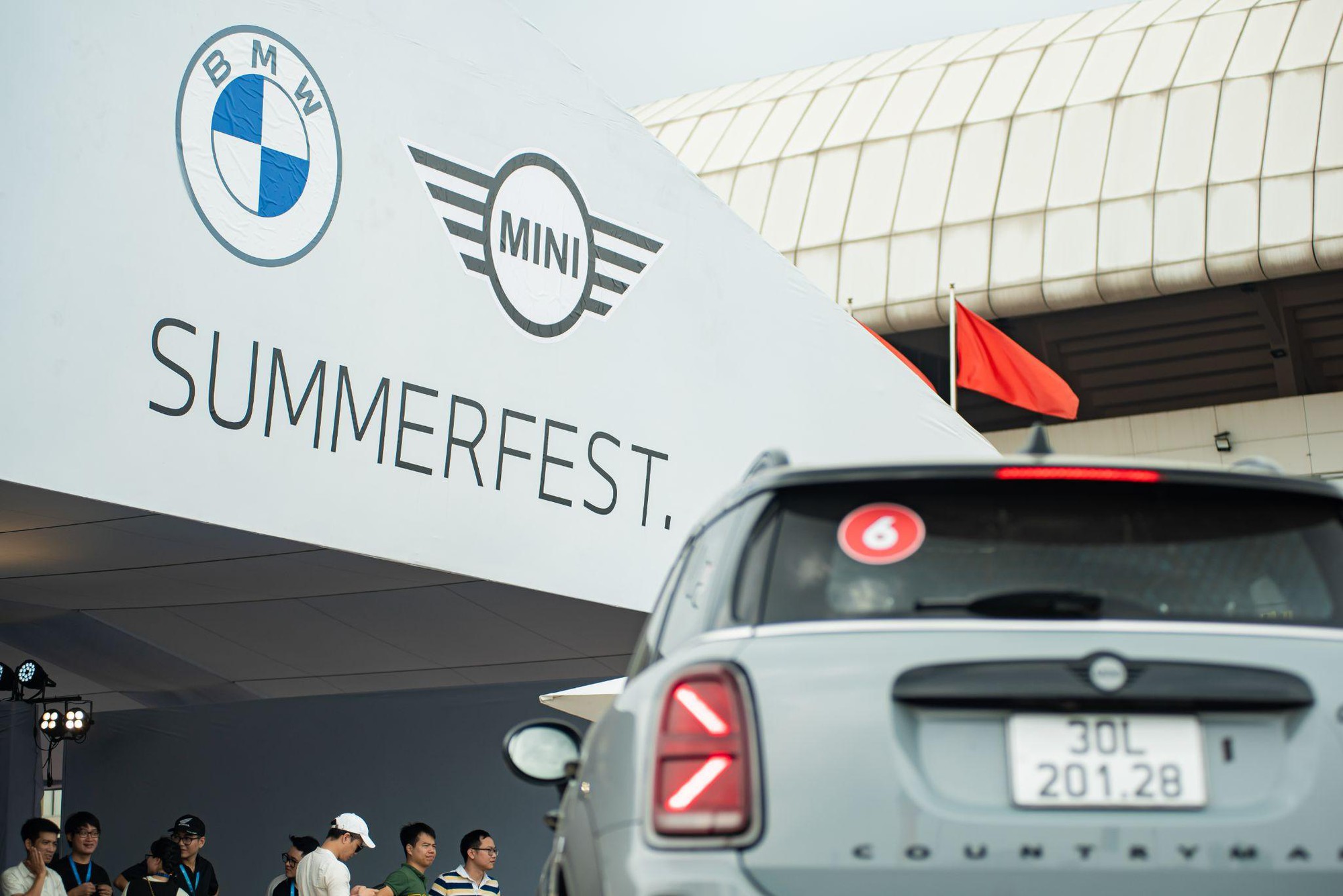 Trải nghiệm dàn xe sang BMW, MINI, BMW Motorrad hàng chục tỷ đồng tại Summerfest- Ảnh 1.