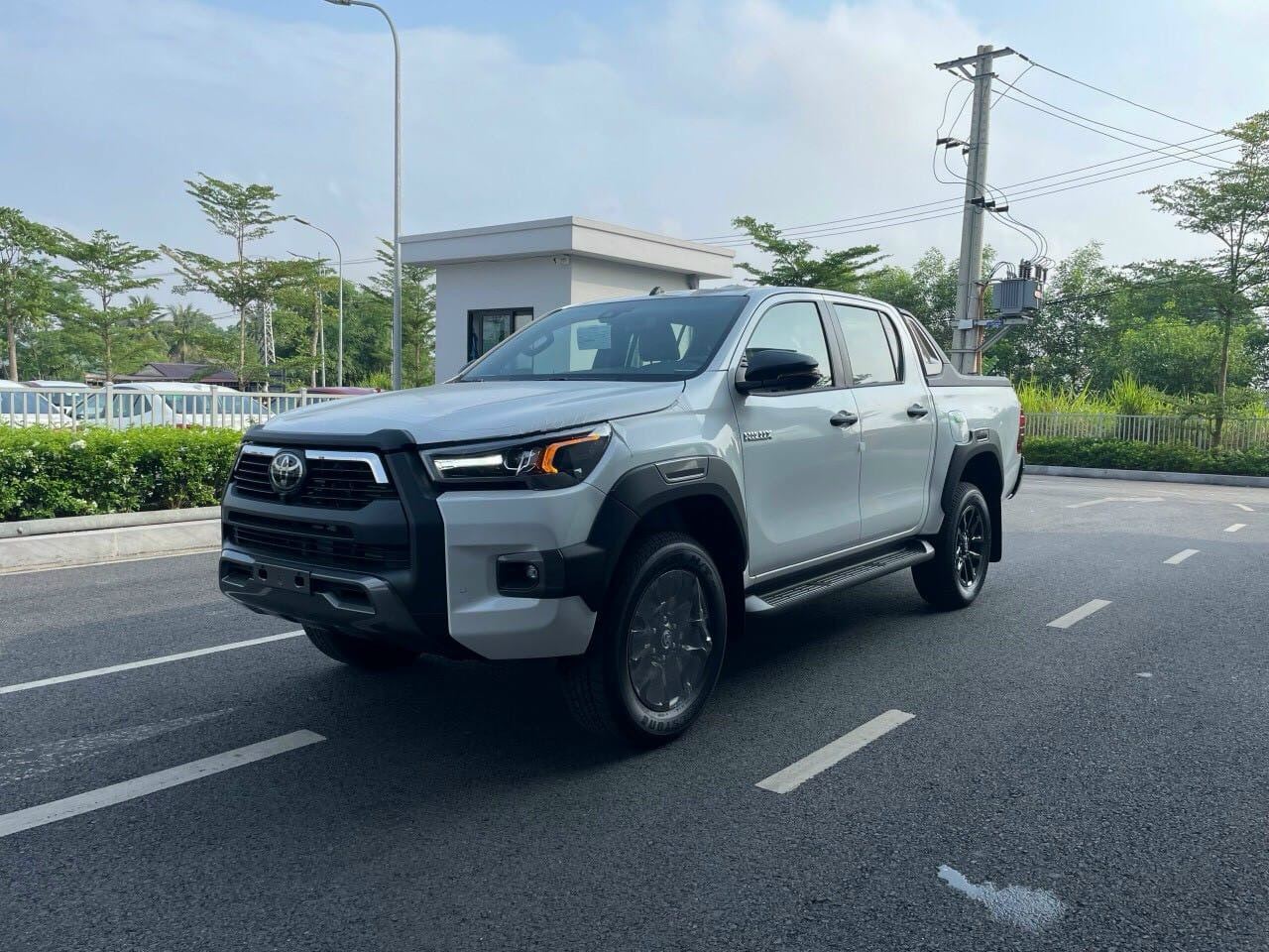 Toyota Hilux 2024 ra mắt Việt Nam: Giá từ 668 triệu, thêm trang bị đấu Ranger, nhưng có điểm chưa bằng- Ảnh 9.