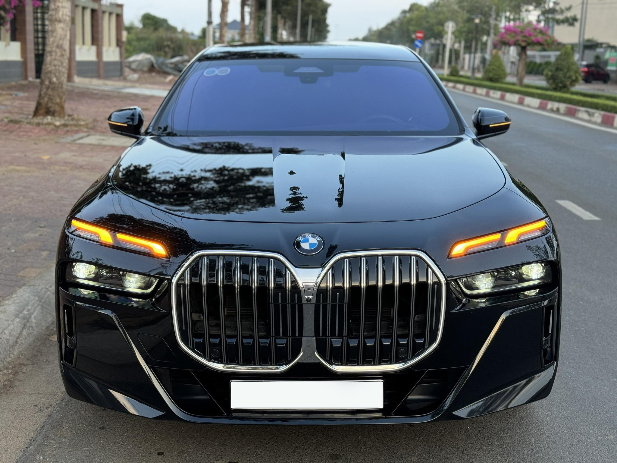 BMW 7-Series chạy 19.000km rao bán đắt hơn mua mới nhưng sẽ rẻ hơn nửa tỷ đồng nếu lăn bánh- Ảnh 3.