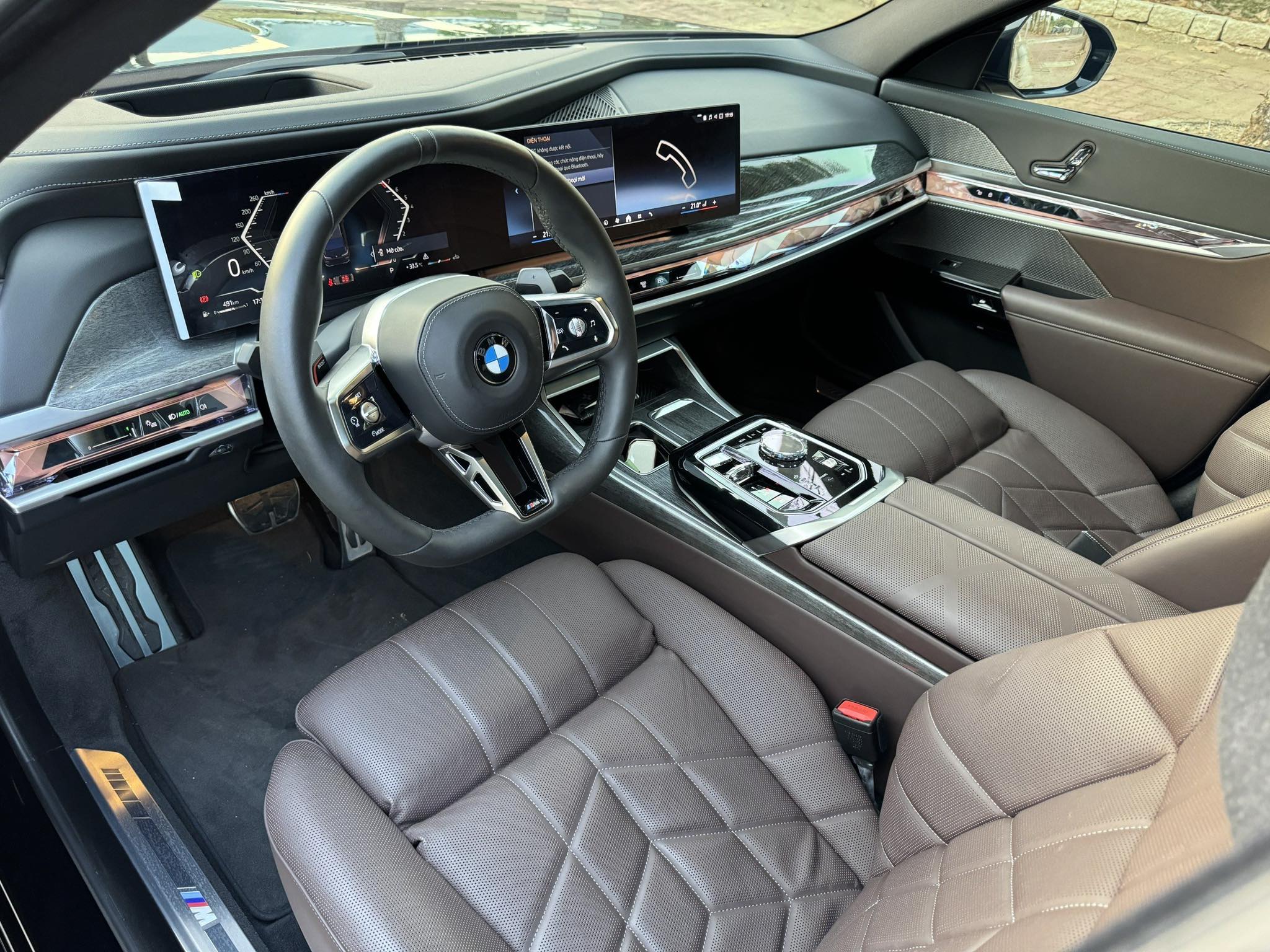 BMW 7-Series chạy 19.000km rao bán đắt hơn mua mới nhưng sẽ rẻ hơn nửa tỷ đồng nếu lăn bánh- Ảnh 9.