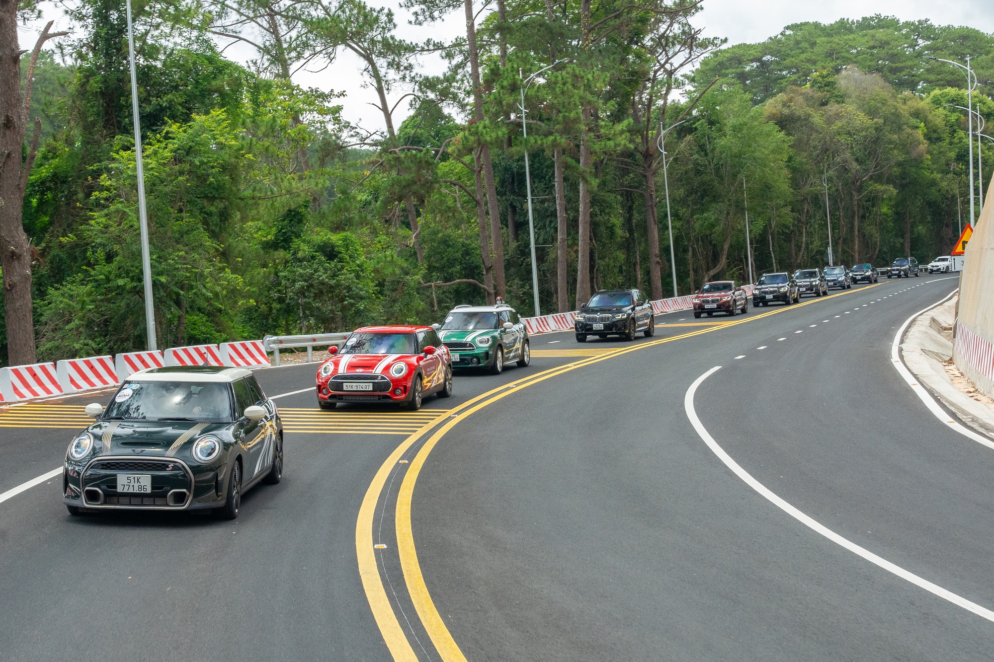 Dàn xe MINI "lên rừng, xuống biển" trong hành trình đến Đà Lạt - Phan Thiết- Ảnh 1.