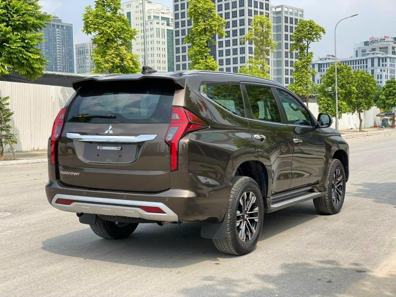 Giá Mitsubishi Pajero Sport có 'đáy' mới: Giảm sâu nhất 300 triệu, SUV hạng D nhưng rẻ ngang CX-5, Tucson- Ảnh 3.