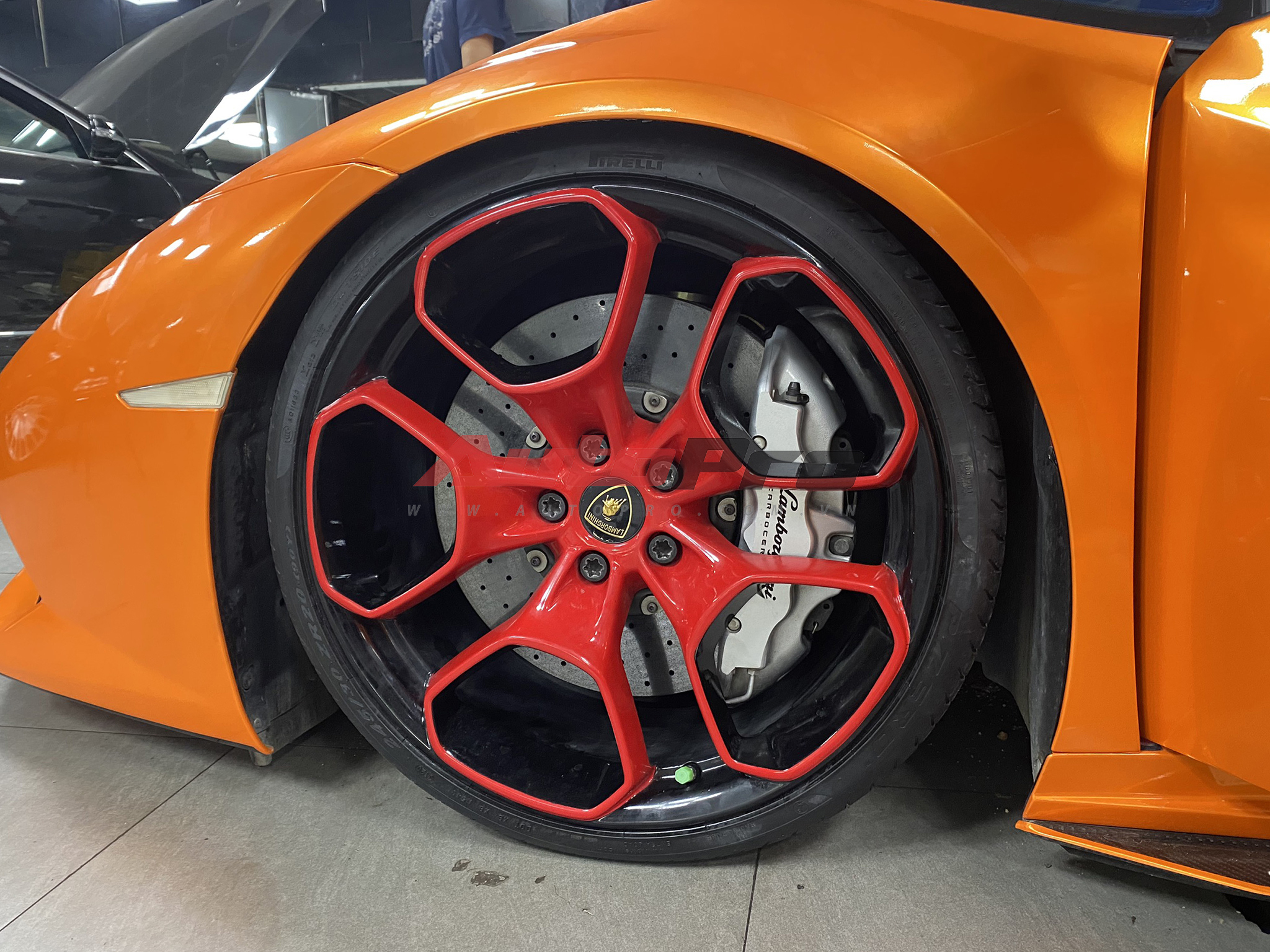 Thích McLaren nhưng chốt Lamborghini Huracan rồi độ lại, đại gia Nghệ An chia sẻ: 'Chạy êm, nâng gầm đi đường xấu được, tiết kiệm hơn LX 570'- Ảnh 11.