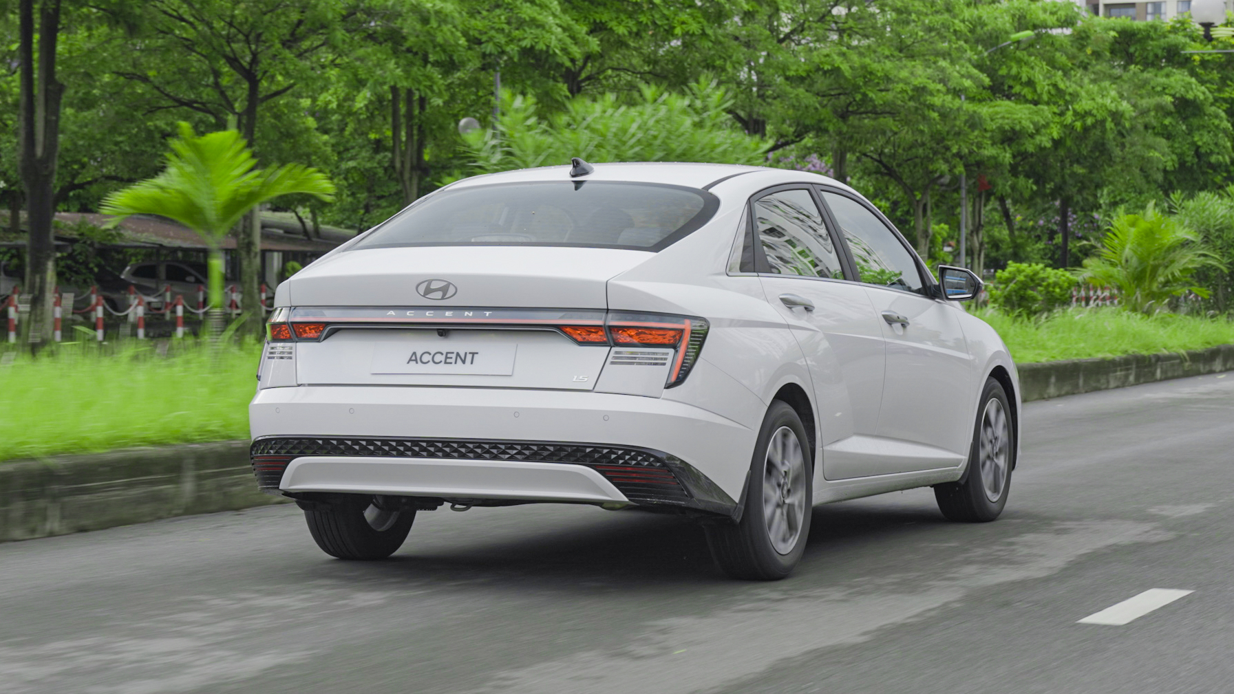 Đánh giá nhanh Hyundai Accent 2024 bản cao nhất: Thay đổi toàn diện, ăn điểm vận hành- Ảnh 22.