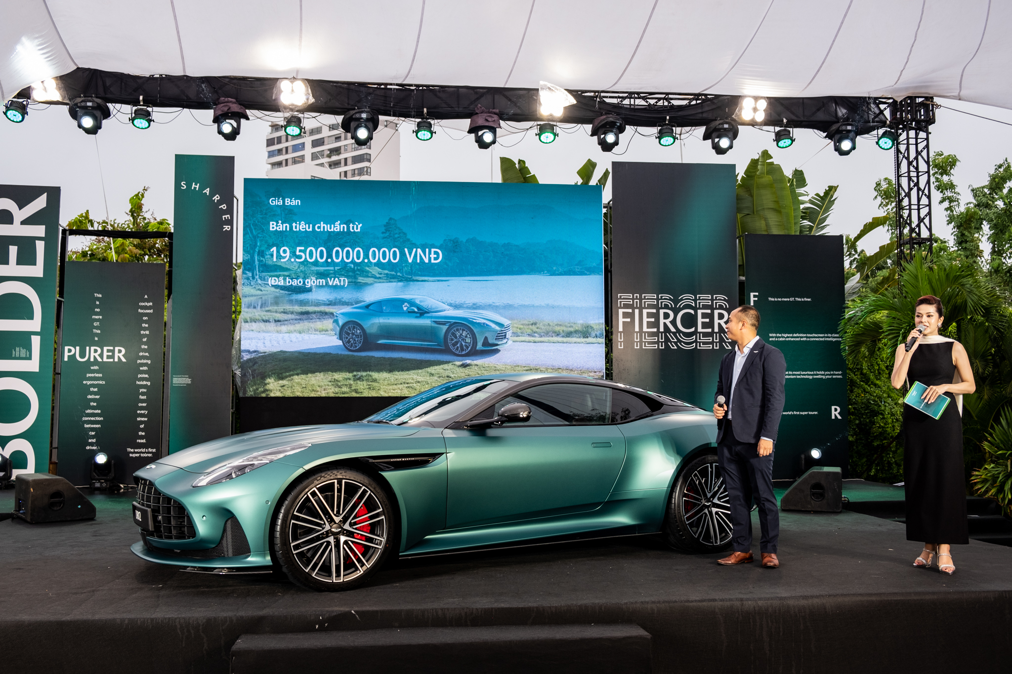 Aston Martin DB12 ra mắt Việt Nam: Giá từ 19,5 tỷ, đại gia thích mui trần hay option riêng vẫn đặt được nhưng cần chờ đợi- Ảnh 2.
