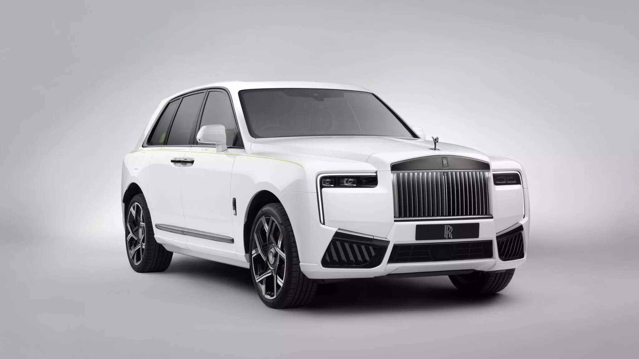 Rolls-Royce Cullinan được cập nhật giữa vòng đời: Bộ mặt mới, nội thất mượn công nghệ xe điện - Ảnh 2.