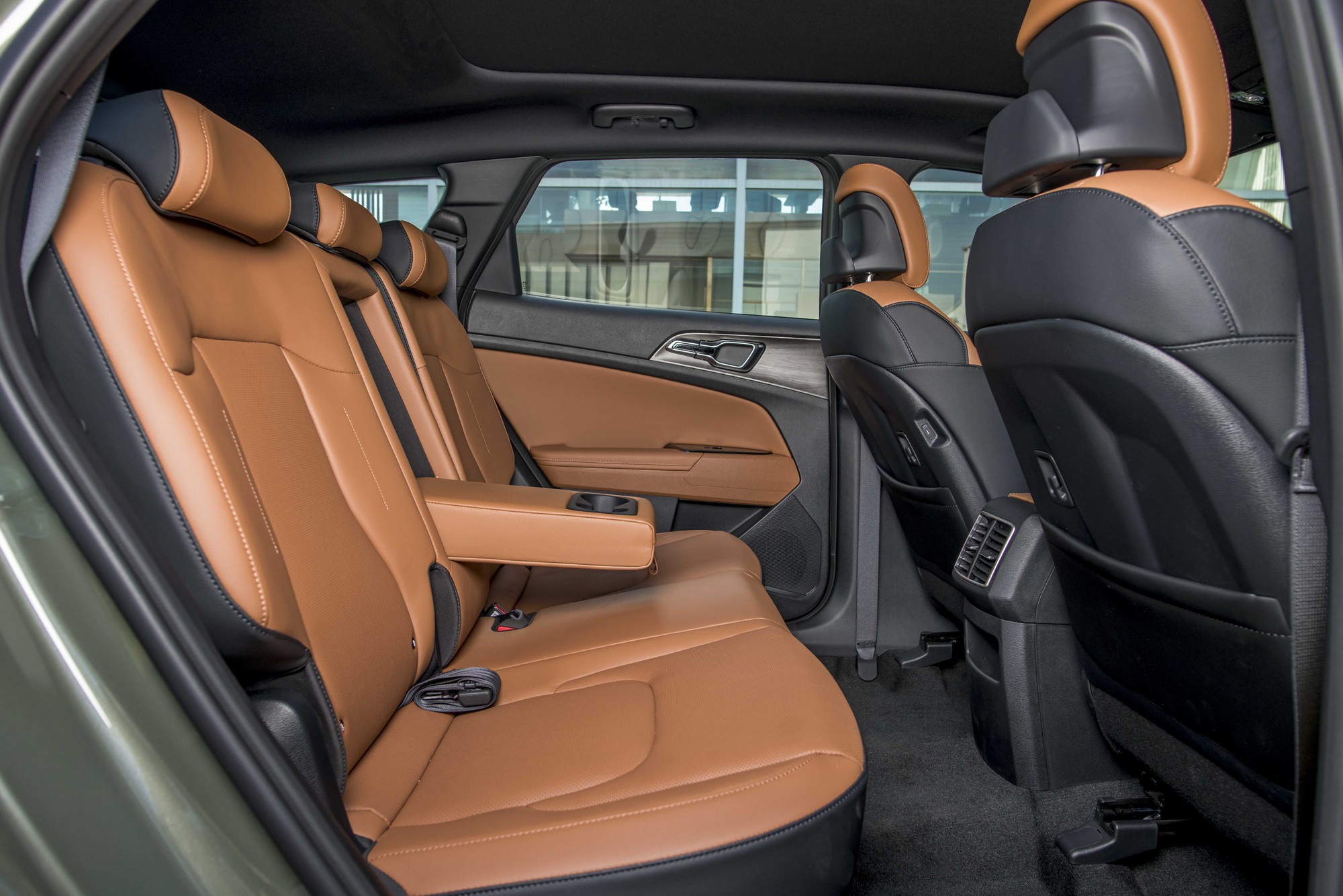 Kia Sportage giá từ 779 triệu đồng, nổi bật trong phân khúc SUV hạng C - Ảnh 3.