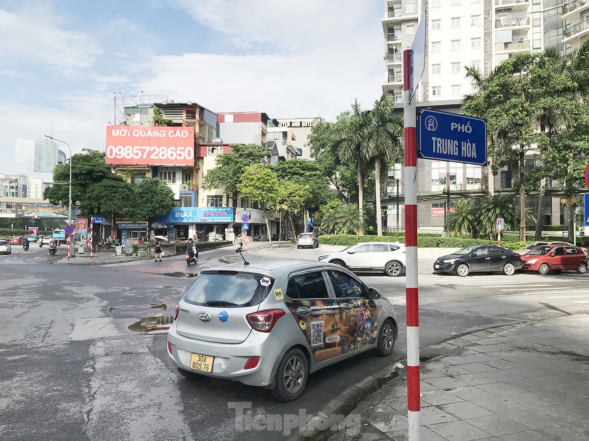 Xe taxi dán logo quảng cáo web cờ bạc nghênh ngang diễu phố Hà Nội- Ảnh 6.