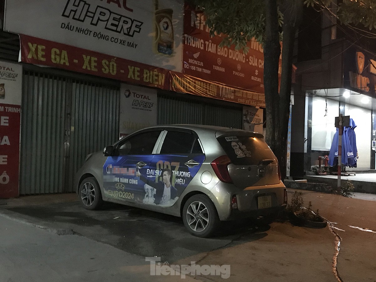 Xe taxi dán logo quảng cáo web cờ bạc nghênh ngang diễu phố Hà Nội- Ảnh 10.