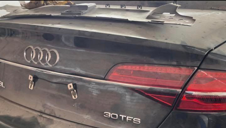 Bán Audi A8L bị tai nạn vỡ toàn bộ đầu xe với giá 380 triệu đồng, cộng đồng mạng vào trả giá: '50 triệu thì mua'- Ảnh 3.
