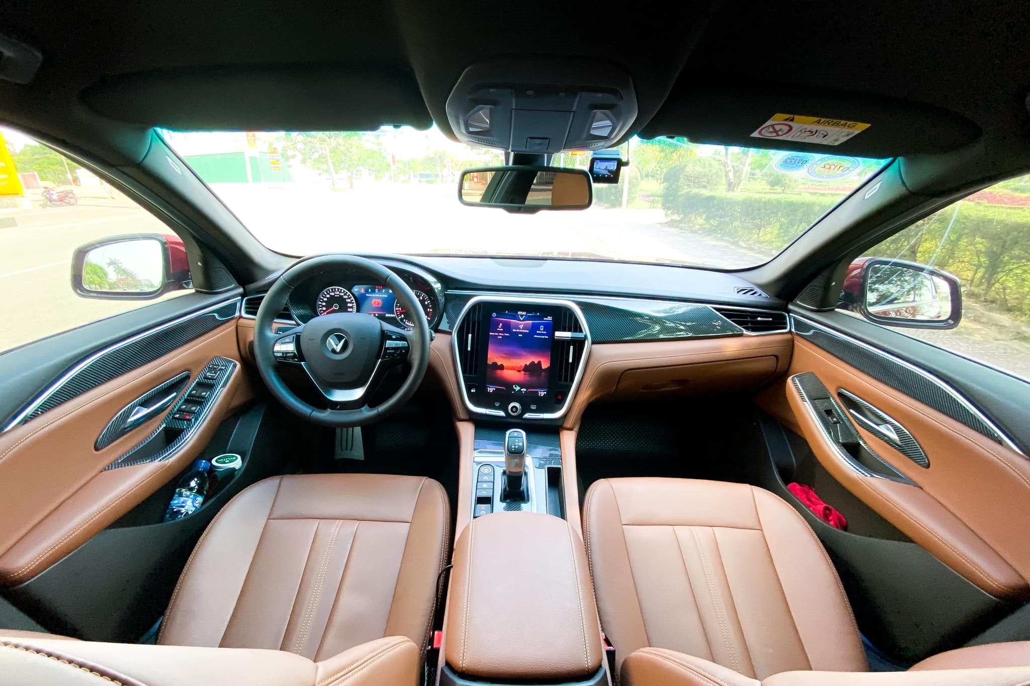 Chủ xe VinFast Lux A2.0 sau 45.000km sử dụng: ‘Lái giống BMW, chi phí bảo dưỡng rẻ, tự mày mò độ nội thất bằng sợi carbon thật'- Ảnh 3.