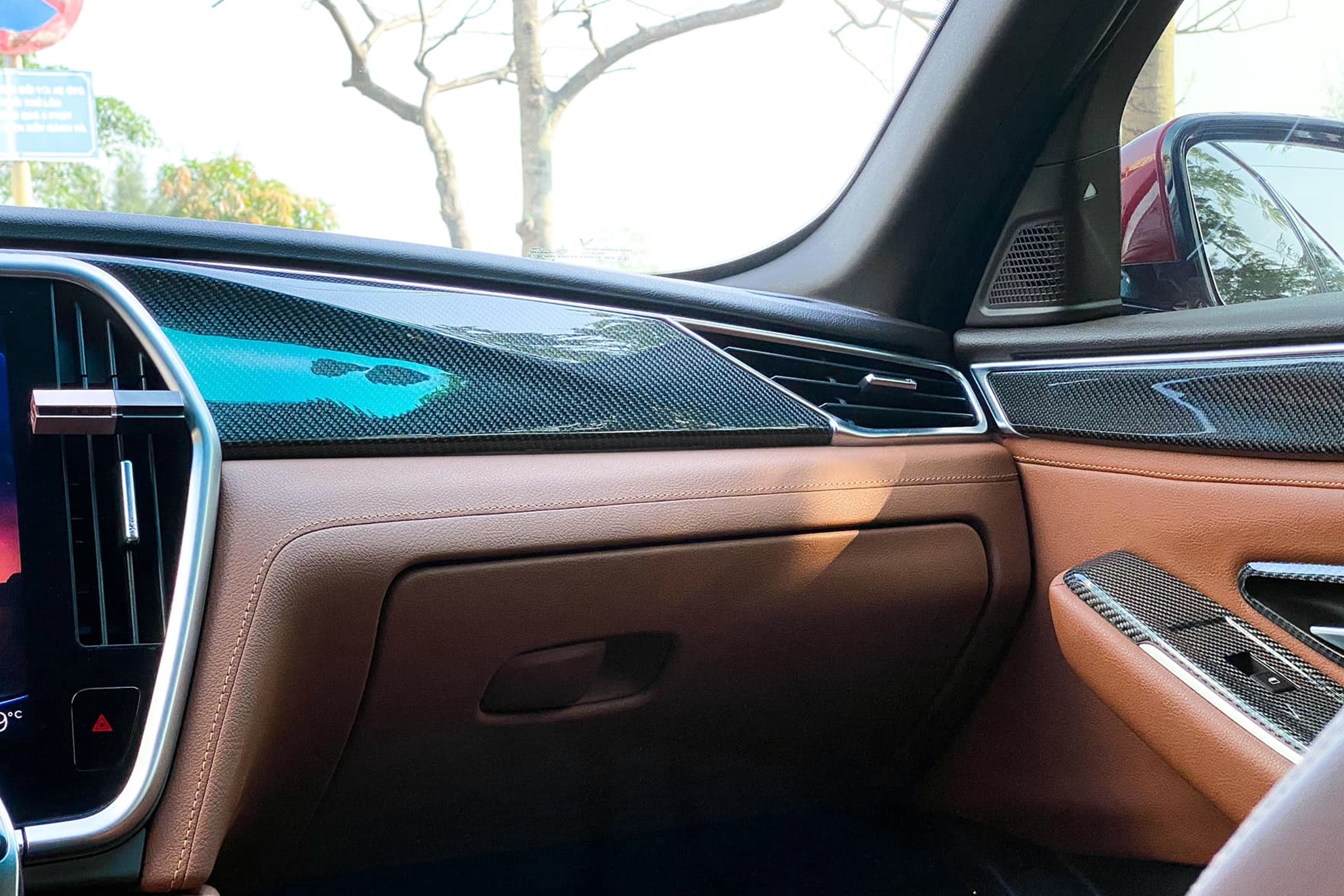 Chủ xe VinFast Lux A2.0 sau 45.000km sử dụng: ‘Lái giống BMW, chi phí bảo dưỡng rẻ, tự mày mò độ nội thất bằng sợi carbon thật'- Ảnh 13.
