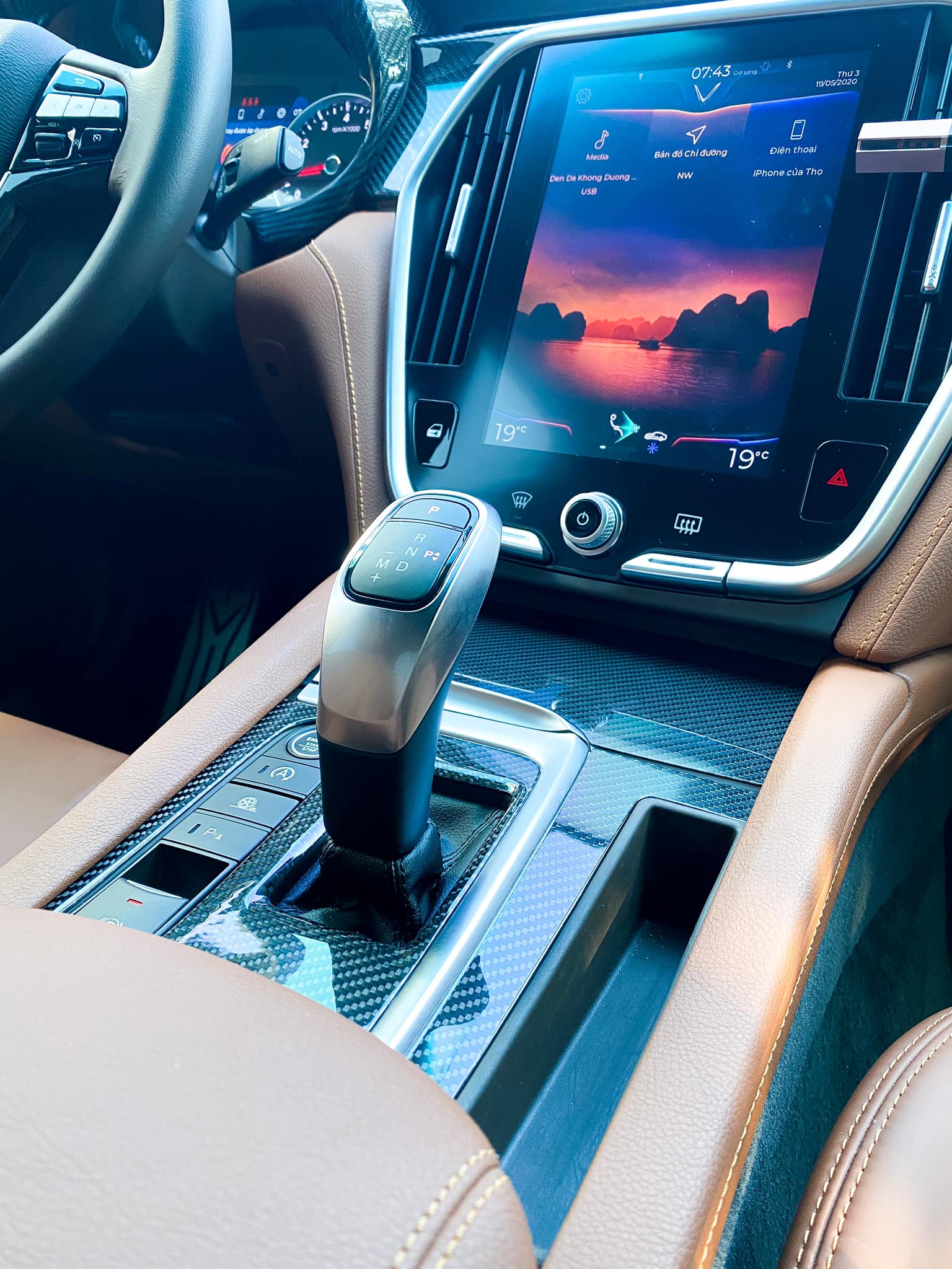 Chủ xe VinFast Lux A2.0 sau 45.000km sử dụng: ‘Lái giống BMW, chi phí bảo dưỡng rẻ, tự mày mò độ nội thất bằng sợi carbon thật'- Ảnh 10.