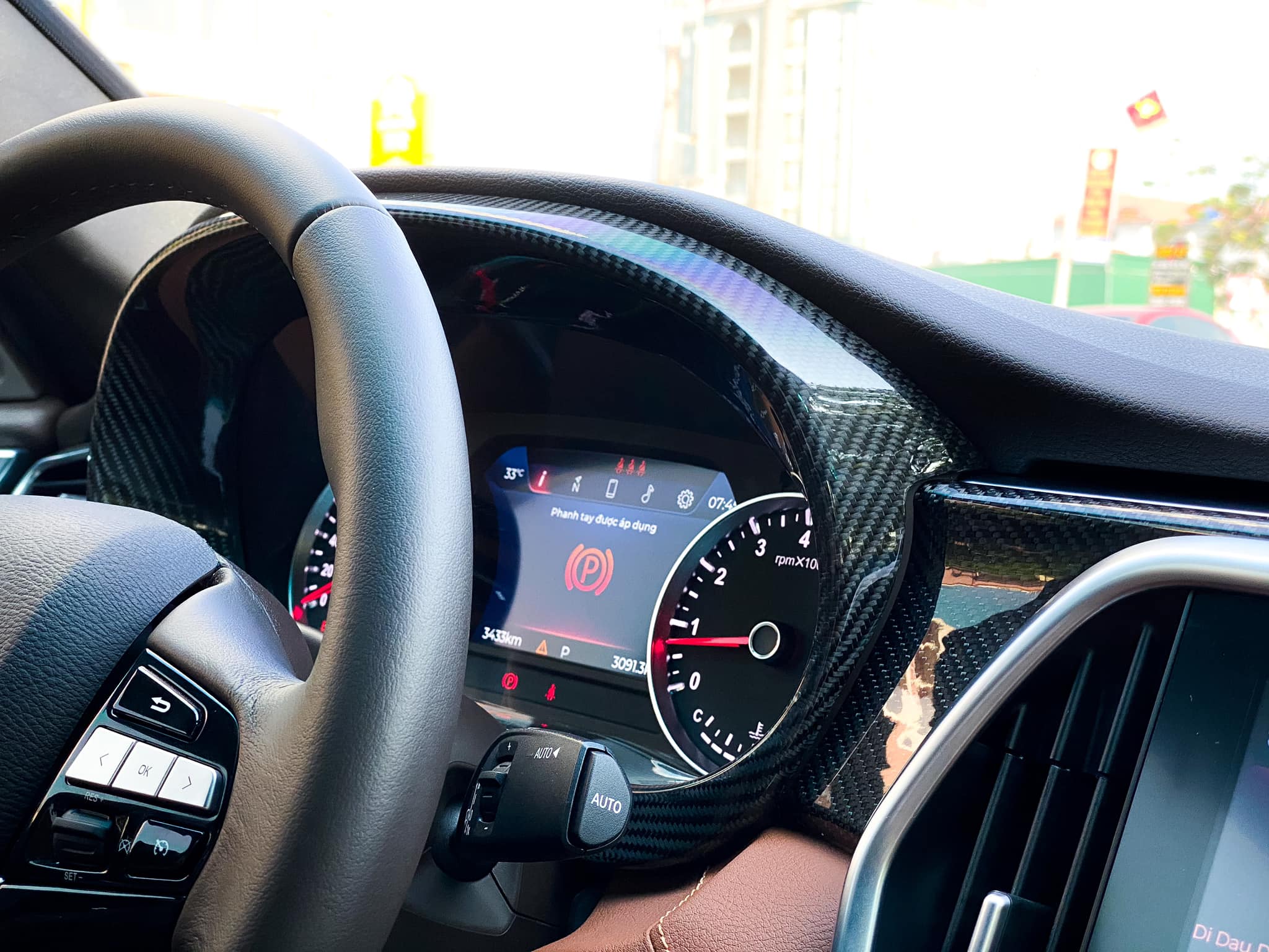 Chủ xe VinFast Lux A2.0 sau 45.000km sử dụng: ‘Lái giống BMW, chi phí bảo dưỡng rẻ, tự mày mò độ nội thất bằng sợi carbon thật'- Ảnh 9.