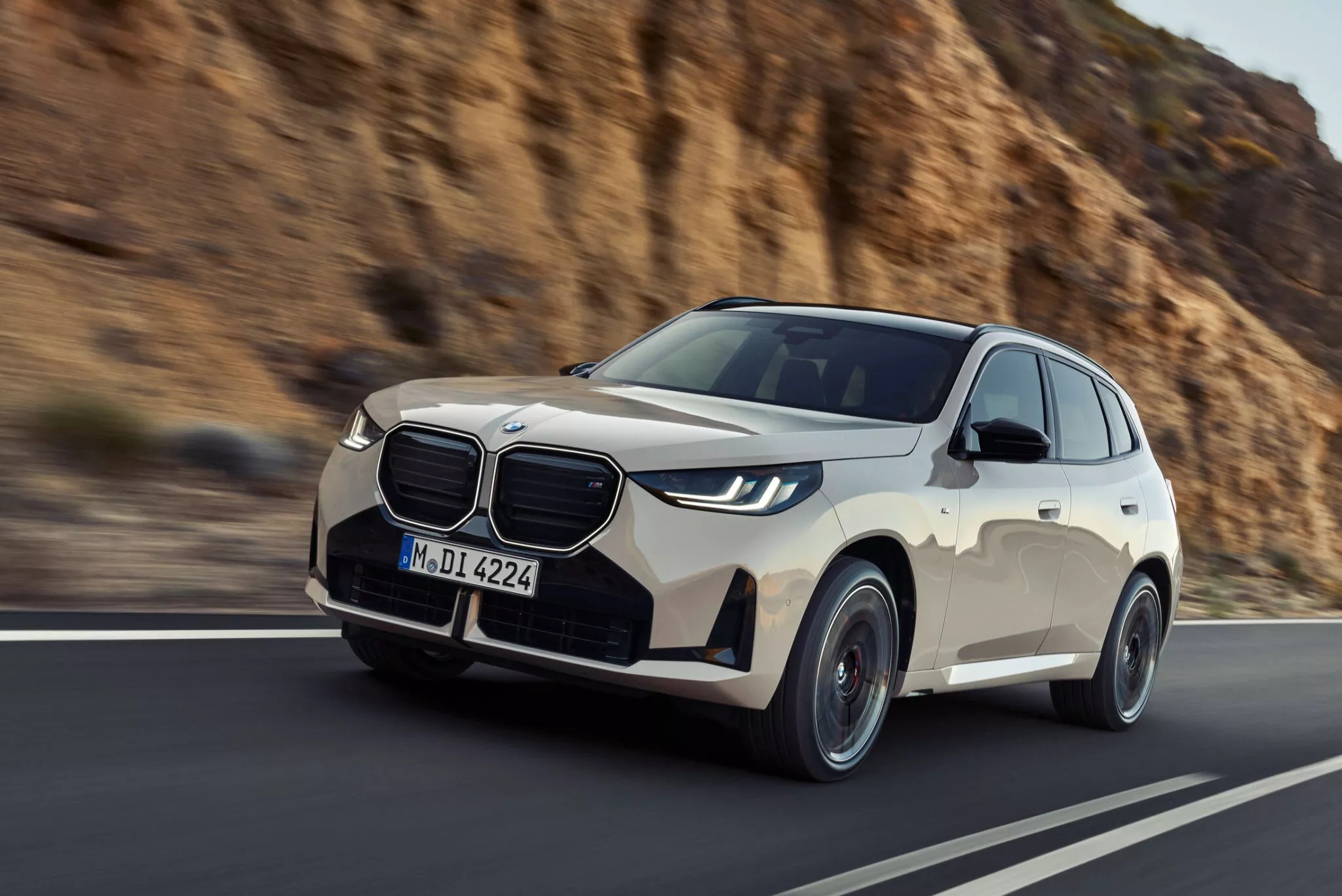 BMW X3 2025 ra mắt: Giá quy đổi từ hơn 1,2 tỷ đồng, thiết kế lột xác, màn hình cong khủng, động cơ mới mạnh hơn đấu GLC- Ảnh 4.