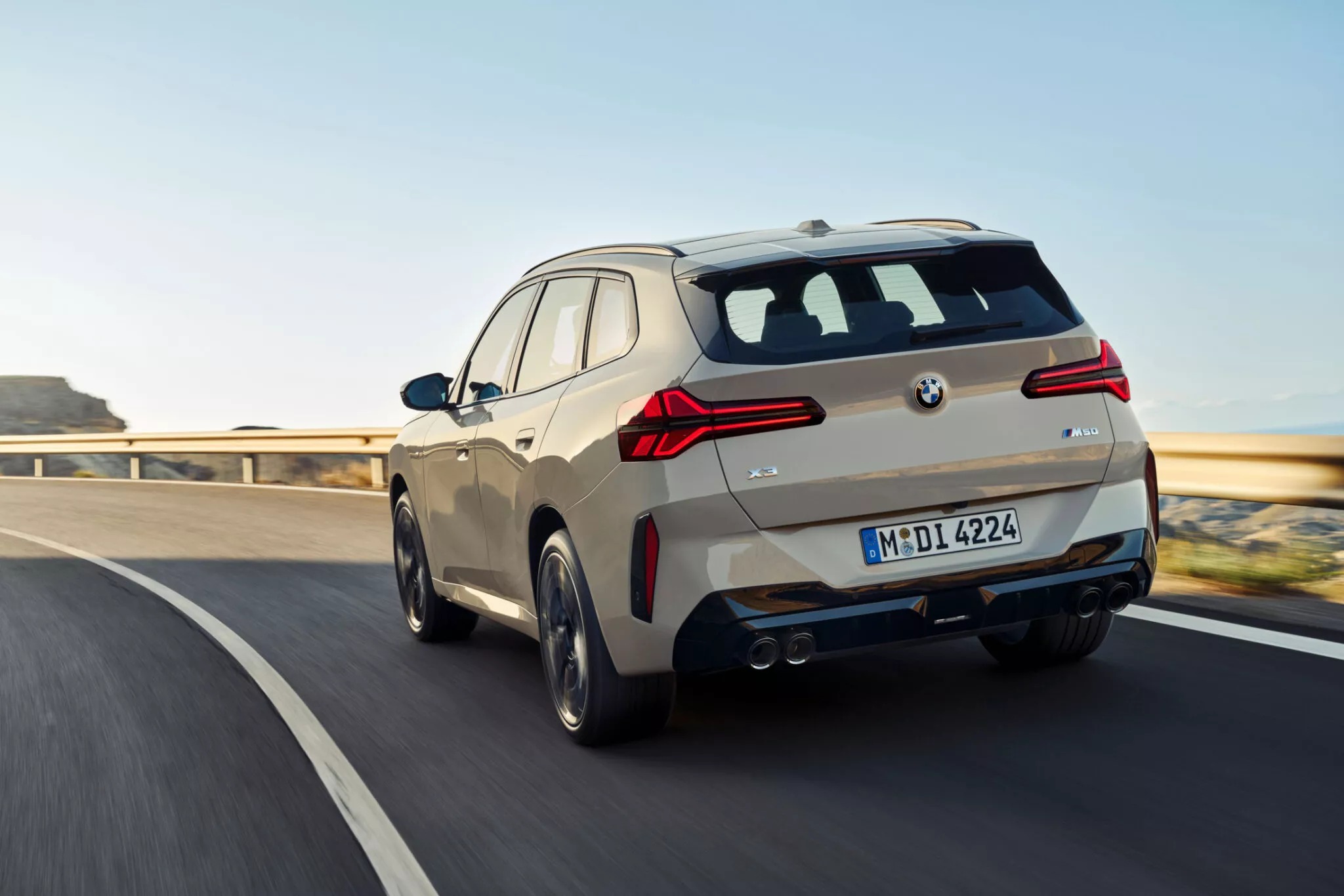 BMW X3 2025 ra mắt: Giá quy đổi từ hơn 1,2 tỷ đồng, thiết kế lột xác, màn hình cong khủng, động cơ mới mạnh hơn đấu GLC- Ảnh 5.