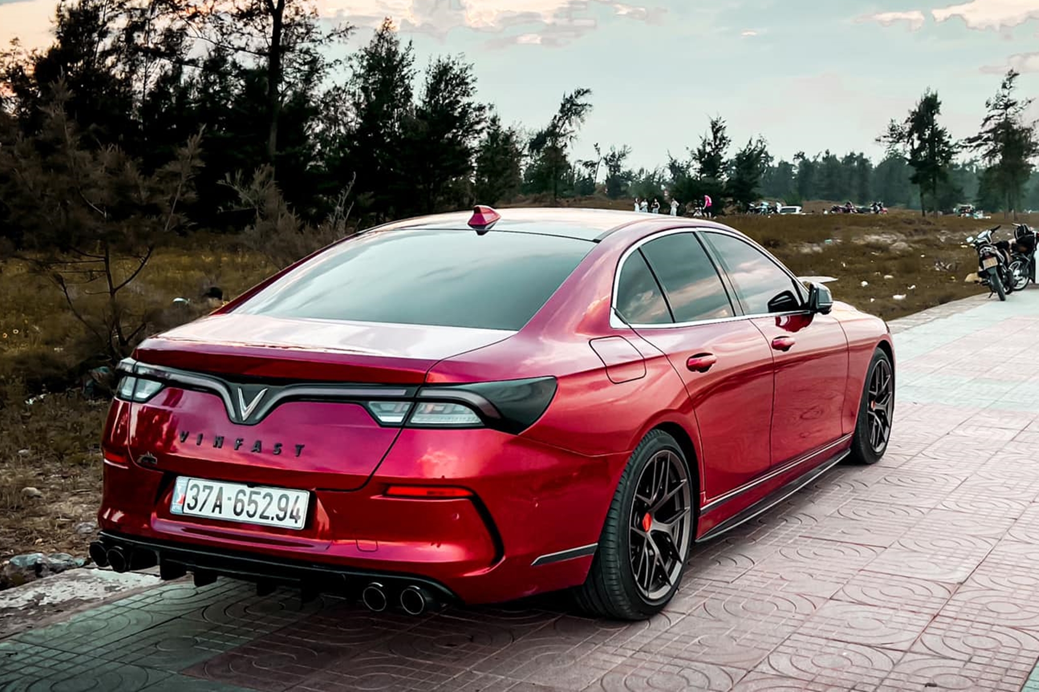 Chủ xe VinFast Lux A2.0 sau 45.000km sử dụng: ‘Lái giống BMW, chi phí bảo dưỡng rẻ, tự mày mò độ nội thất bằng sợi carbon thật'- Ảnh 24.