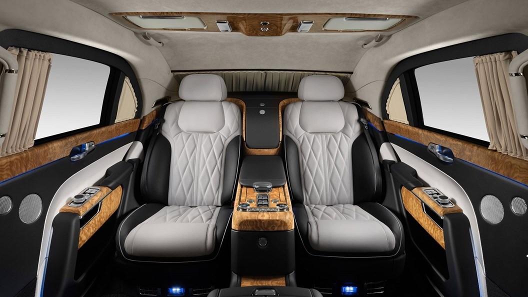 Cận cảnh chiếc limousine bọc thép thường được Tổng thống Putin mang theo khi công du nước ngoài- Ảnh 8.