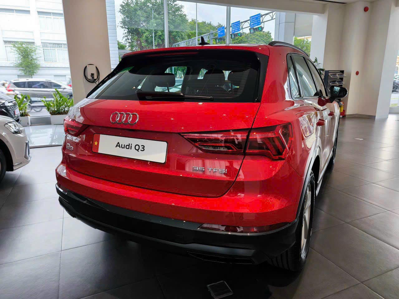 Audi Q3 2024 về đại lý: Giá từ 1,8 tỷ đồng, nhiều trang bị hiện đại đấu X1 nhưng vẫn giữ một thứ ‘đồ cổ’ như xe giá rẻ- Ảnh 4.