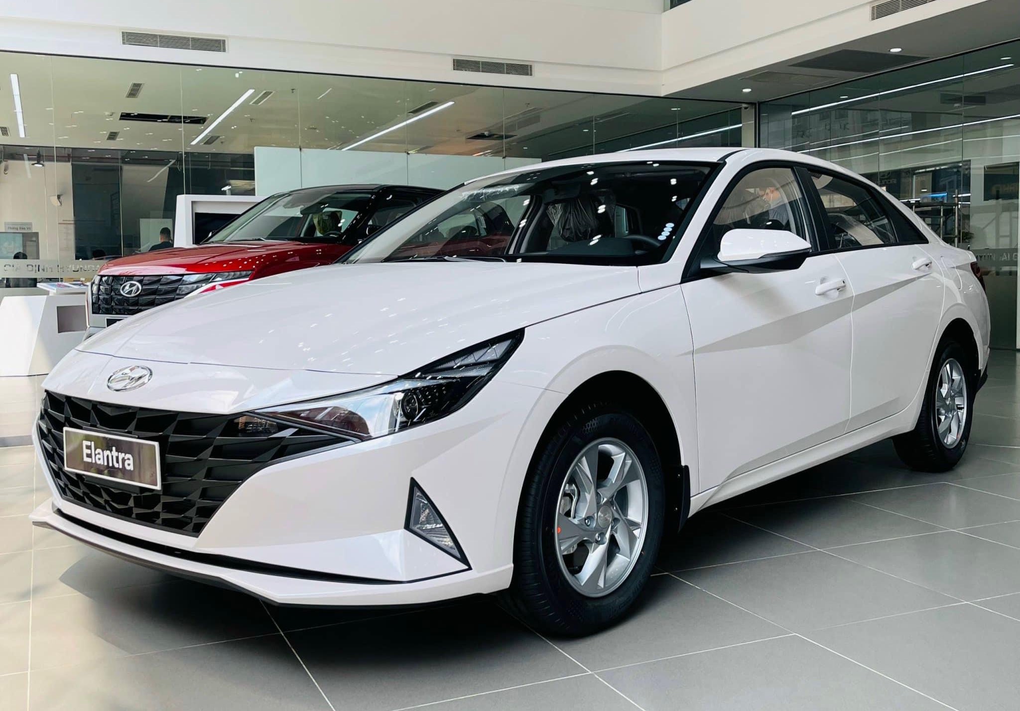 Xả hàng tồn, Hyundai Elantra bán rẻ hơn cả ‘đàn em’ Accent mới ra mắt- Ảnh 3.