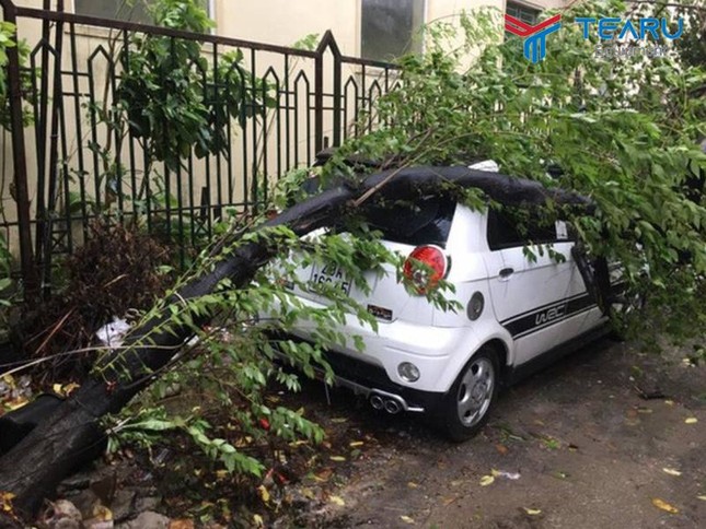 Những điều cần lưu ý khi lái ô tô dưới trời mưa bão- Ảnh 4.