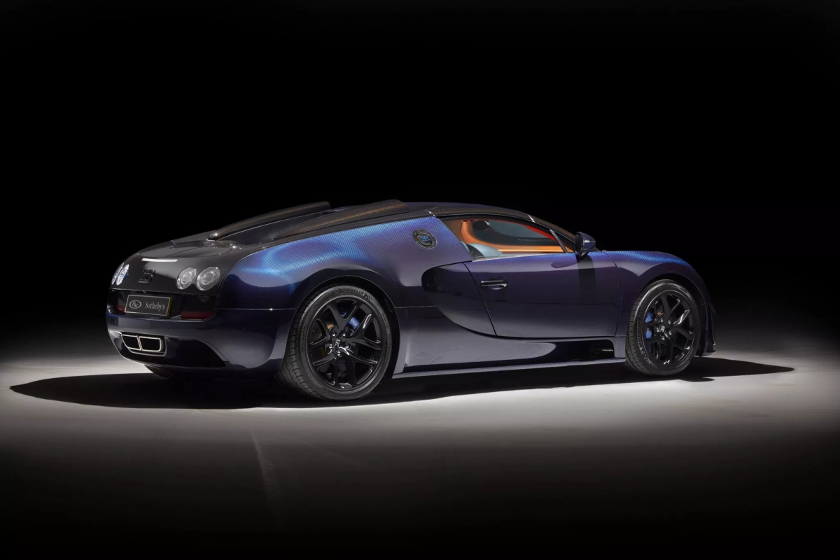 Chiêm ngưỡng “biệt thự di động” Bugatti Veyron Grand Sport Vitesse cực bóng bẩy- Ảnh 2.