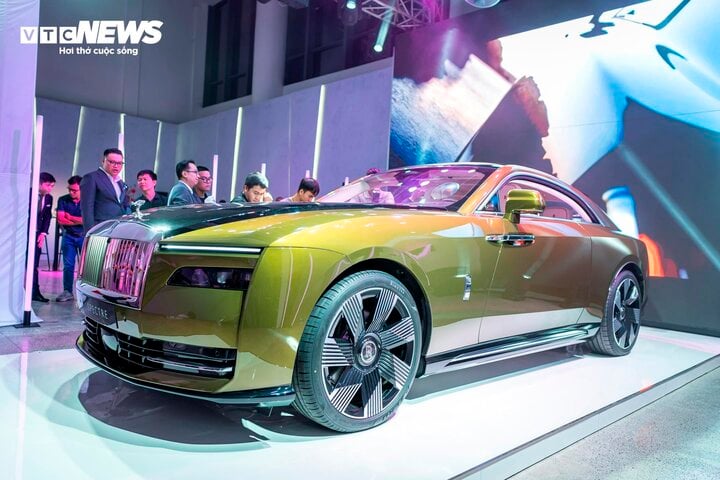 Lộ diện đại gia Việt đầu tiên nhận xe siêu sang thuần điện Rolls-Royce Spectre- Ảnh 5.