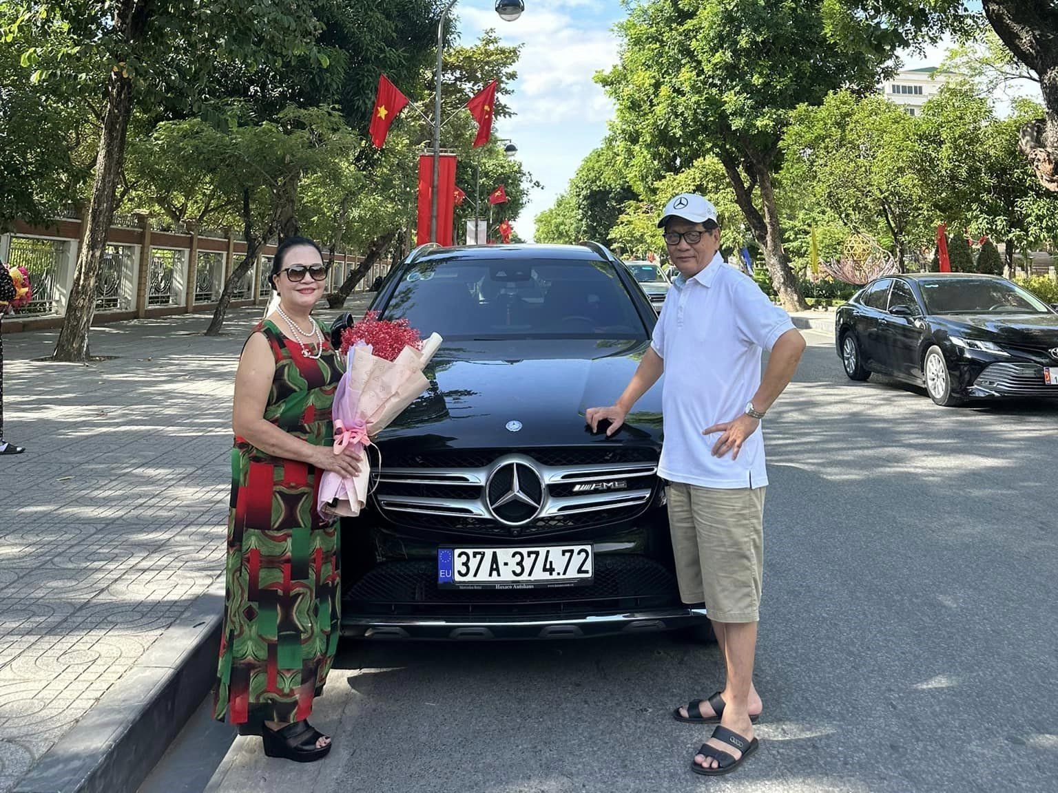 70 tuổi lái Mercedes-Benz GLC 300 gần 100.000km khắp Việt Nam, chủ xe chia sẻ: Hoàn thành ước mơ đưa vợ cả đi từ Hà Giang đến Cà Mau bằng vợ hai- Ảnh 15.