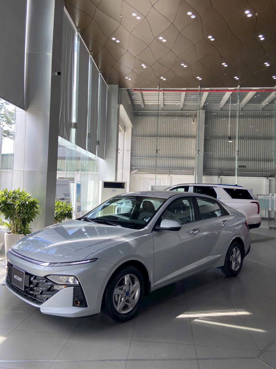 Hyundai Accent loạn giá tại đại lý: Có nơi giảm gần 20 triệu dù mới ra mắt, tặng cả 'lạc' để chạy đua doanh số- Ảnh 6.