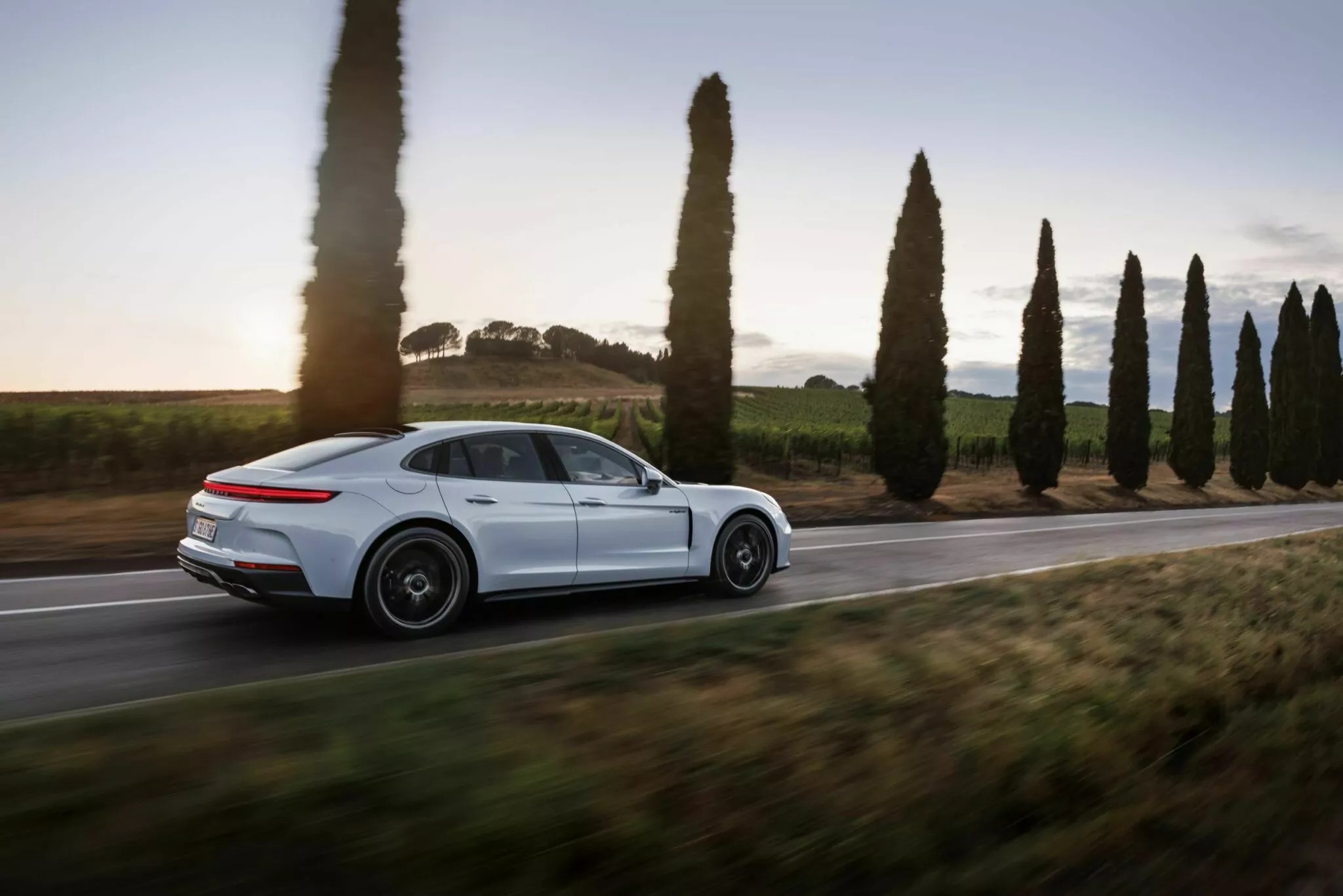 Porsche Panamera Turbo S E-Hybrid 2025 ra mắt: Bản mạnh nhất lịch sử, chiếc coupe nhanh nhất của hãng xe Đức- Ảnh 3.