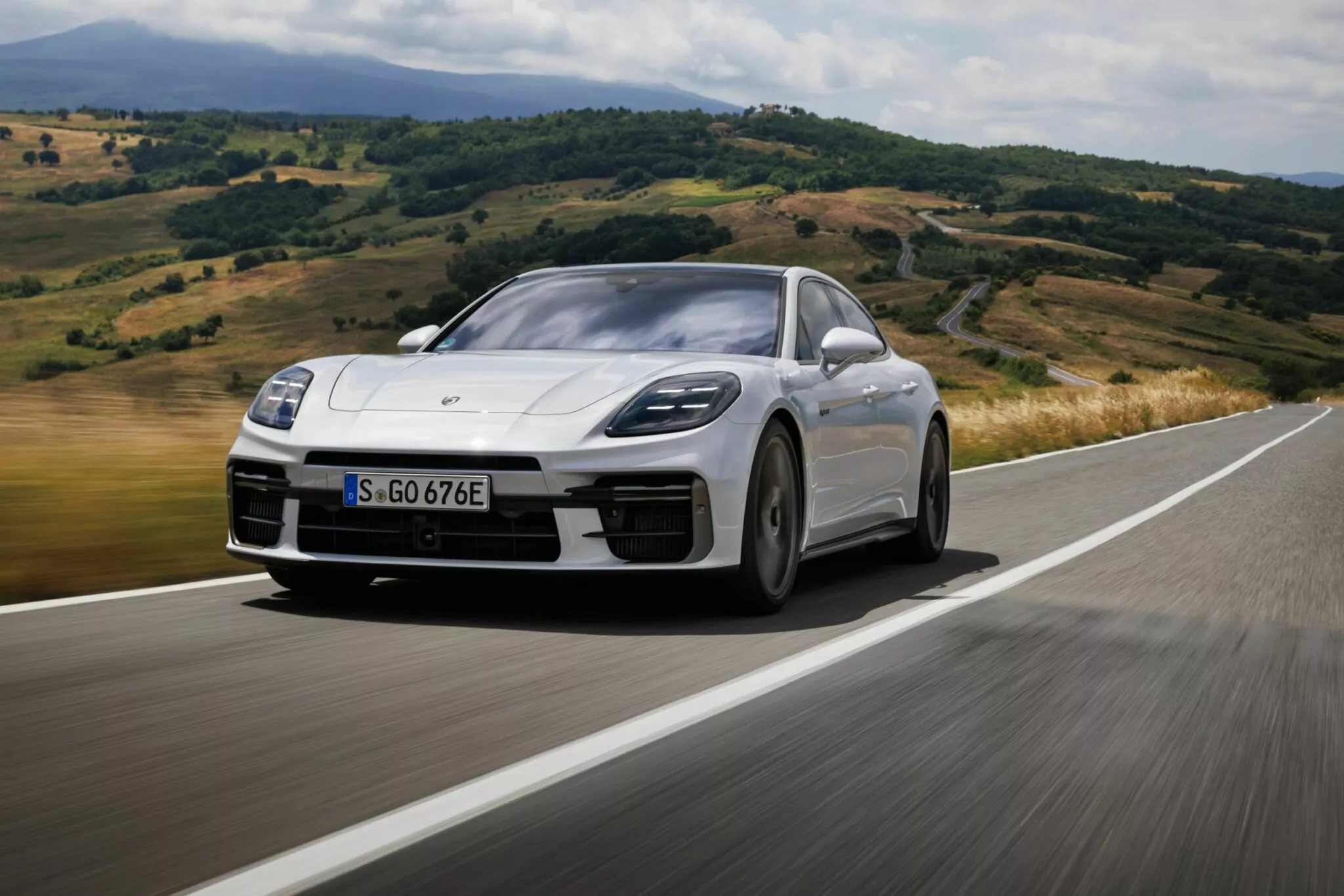 Porsche Panamera Turbo S E-Hybrid 2025 ra mắt: Bản mạnh nhất lịch sử, chiếc coupe nhanh nhất của hãng xe Đức- Ảnh 2.