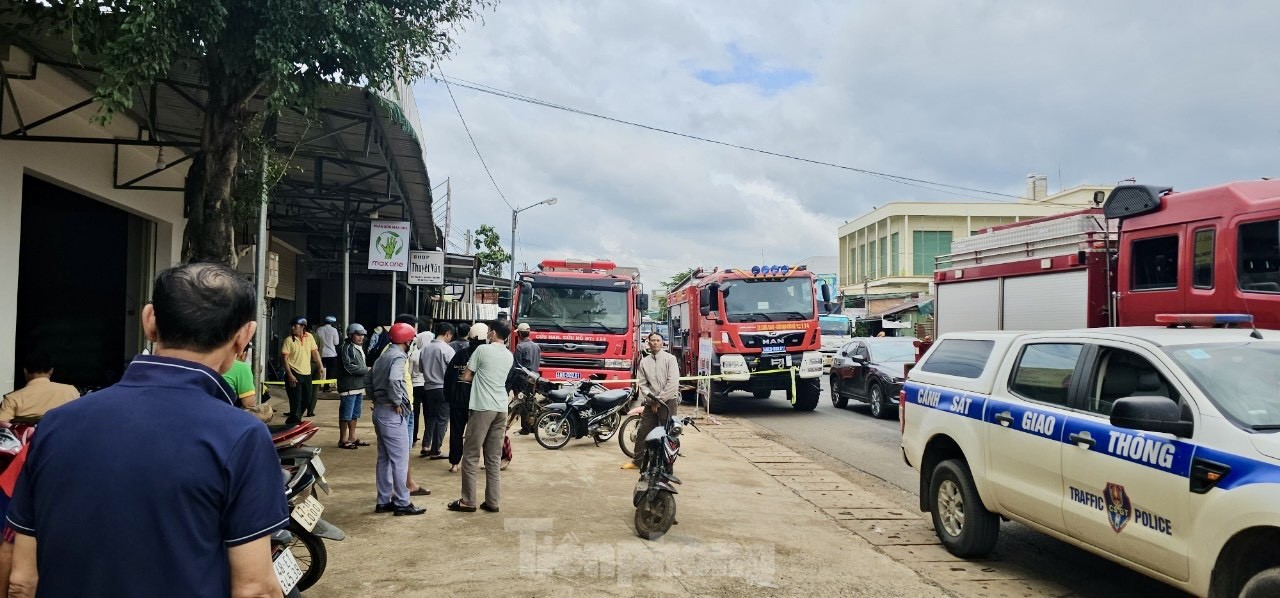 Vụ xe container lao vào nhà dân khiến 3 người tử vong: Hé lộ nguyên nhân ban đầu- Ảnh 6.