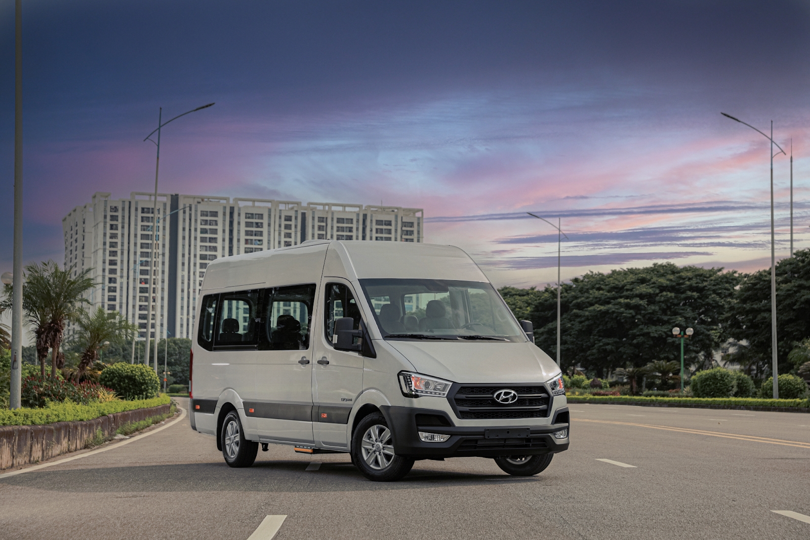 Hyundai Solati 2024 ra mắt Việt Nam: Động cơ chuẩn Euro 5, tăng sức đấu Ford Transit- Ảnh 2.