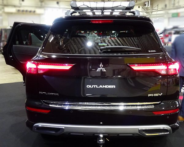 Mitsubishi Outlander PHEV 2025 lộ diện: Giữ nguyên động cơ, nâng cấp màn hình giải trí và pin, ra mắt tháng 10 tới, giá quy đổi dự kiến từ 822 triệu đồng- Ảnh 6.