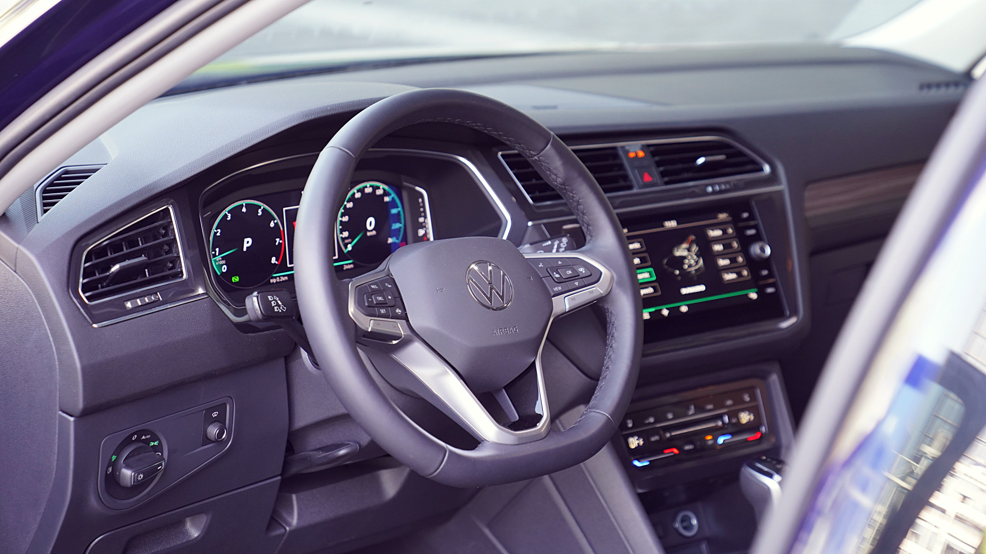 VW Tiguan thêm phiên bản mới tại Việt Nam: Thêm tiện nghi và an toàn, giá 1,688 tỷ đồng rẻ hơn cả bản tiêu chuẩn- Ảnh 9.