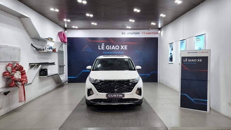 Hyundai Custin xả hàng tồn: Bản giữa giảm 75 triệu, gần rẻ ngang Innova Cross tiêu chuẩn- Ảnh 3.