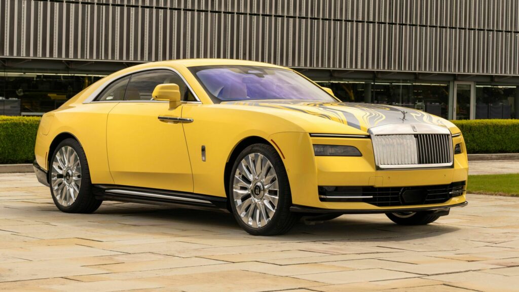 Rolls-Royce Spectre bản đặc biệt Semaphore với màu sơn siêu 